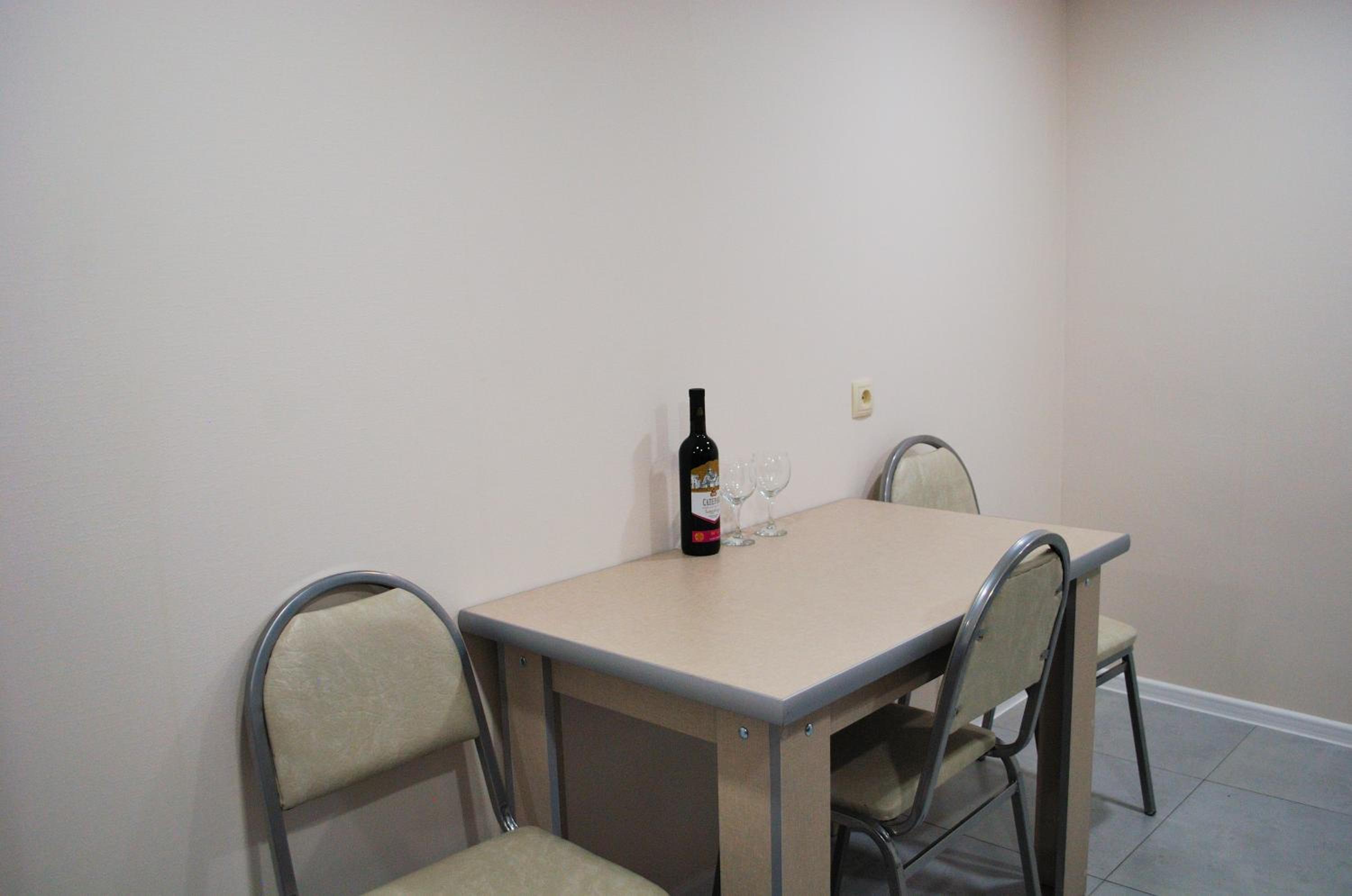 nikas apartment