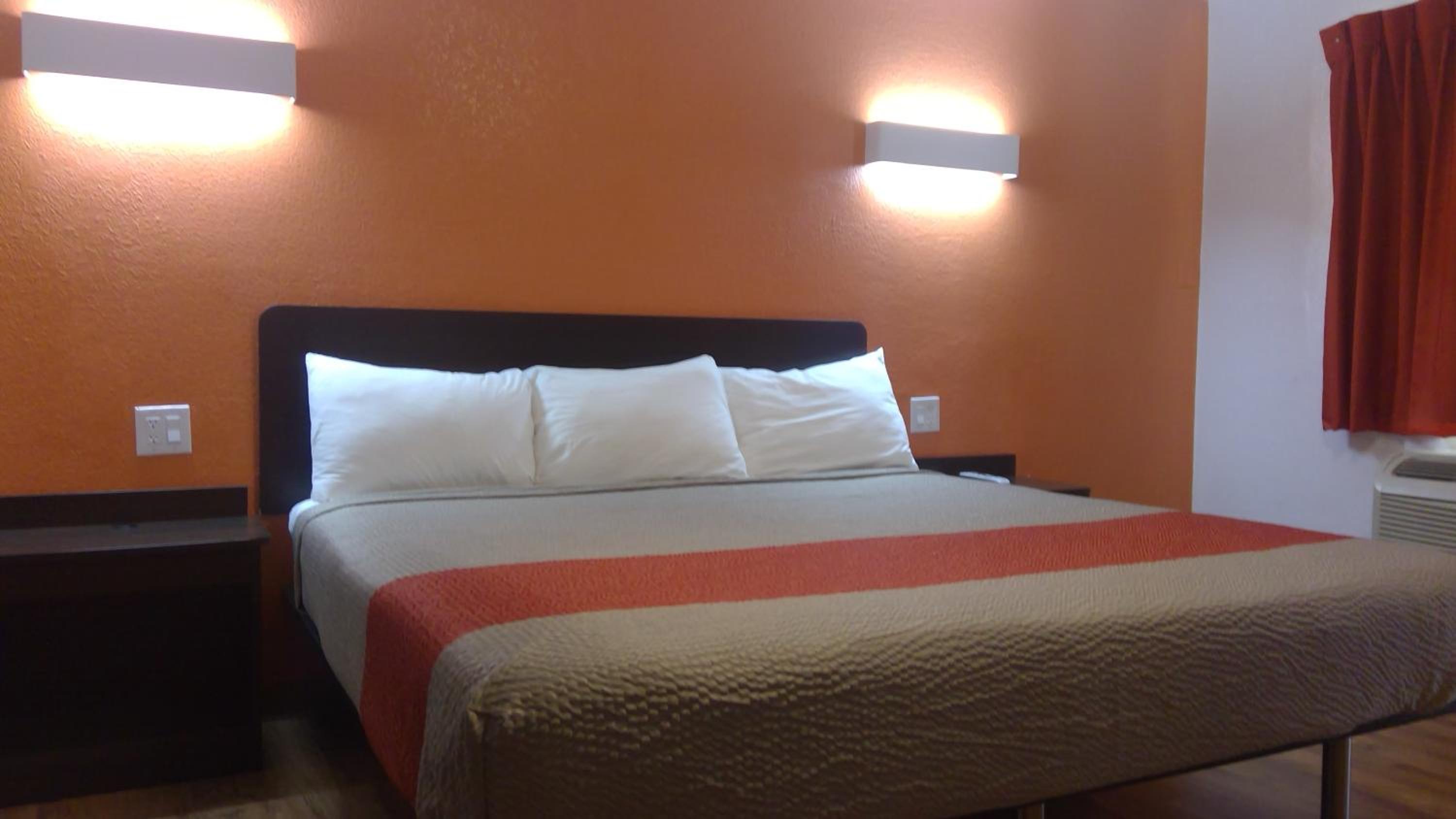 Clovis Vacations - Motel 6-Clovis, NM - Property Image 5