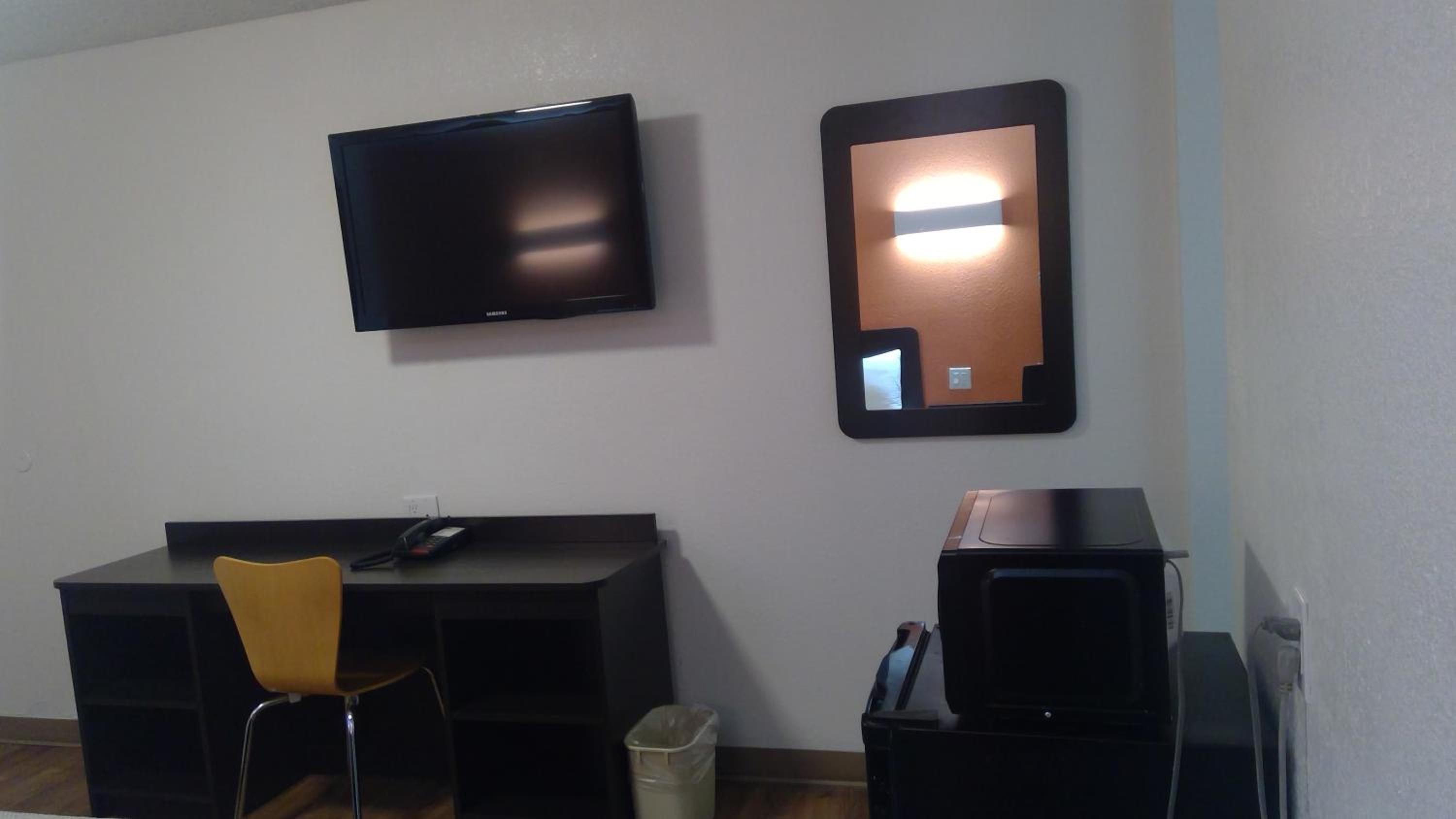 Clovis Vacations - Motel 6-Clovis, NM - Property Image 7