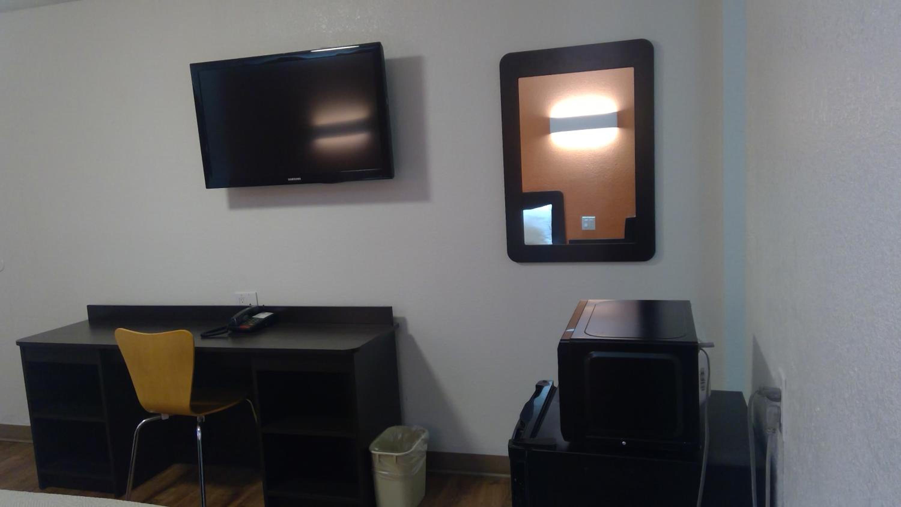 Clovis Vacations - Motel 6-Clovis, NM - Property Image 9