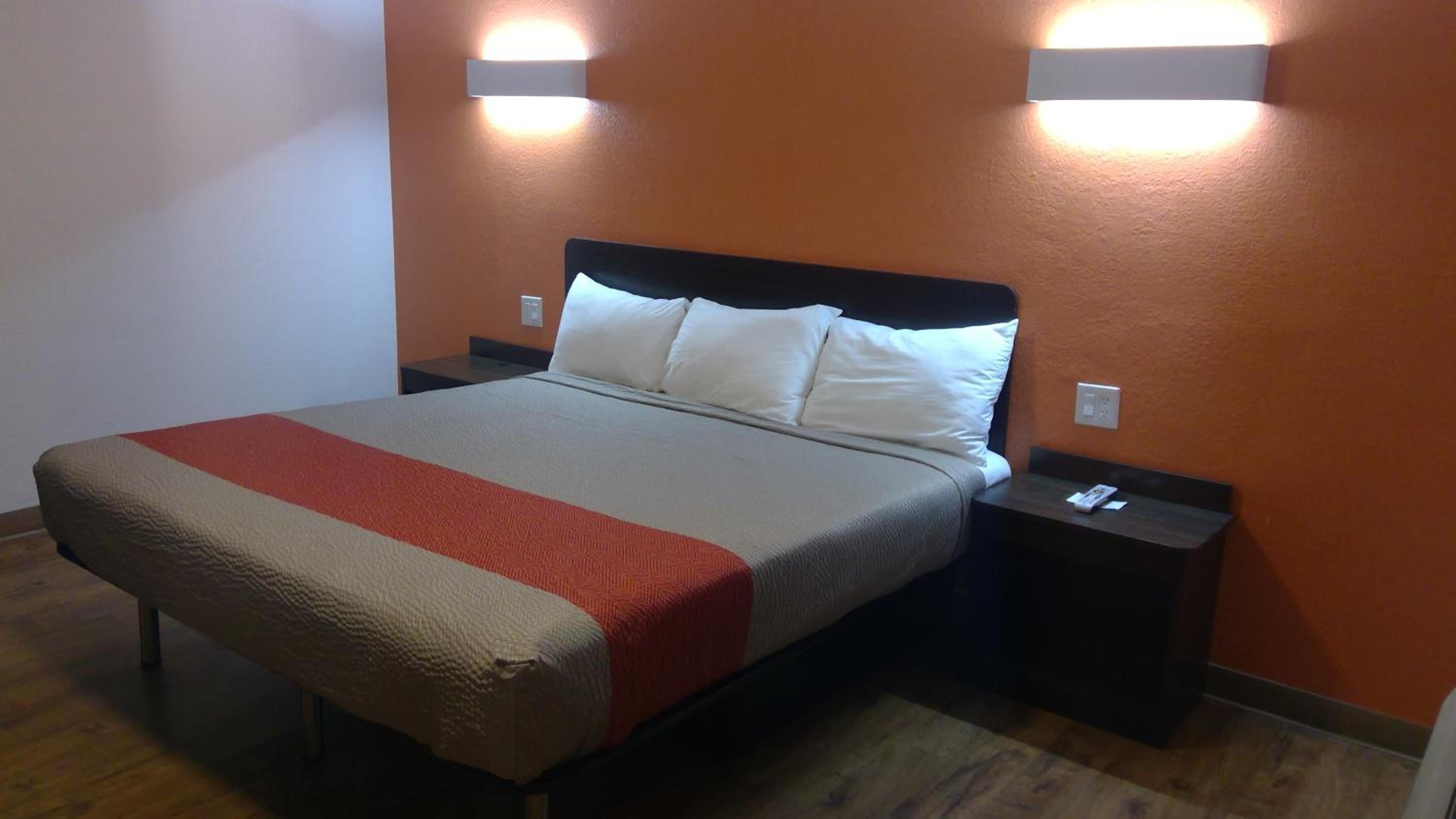 Clovis Vacations - Motel 6-Clovis, NM - Property Image 11
