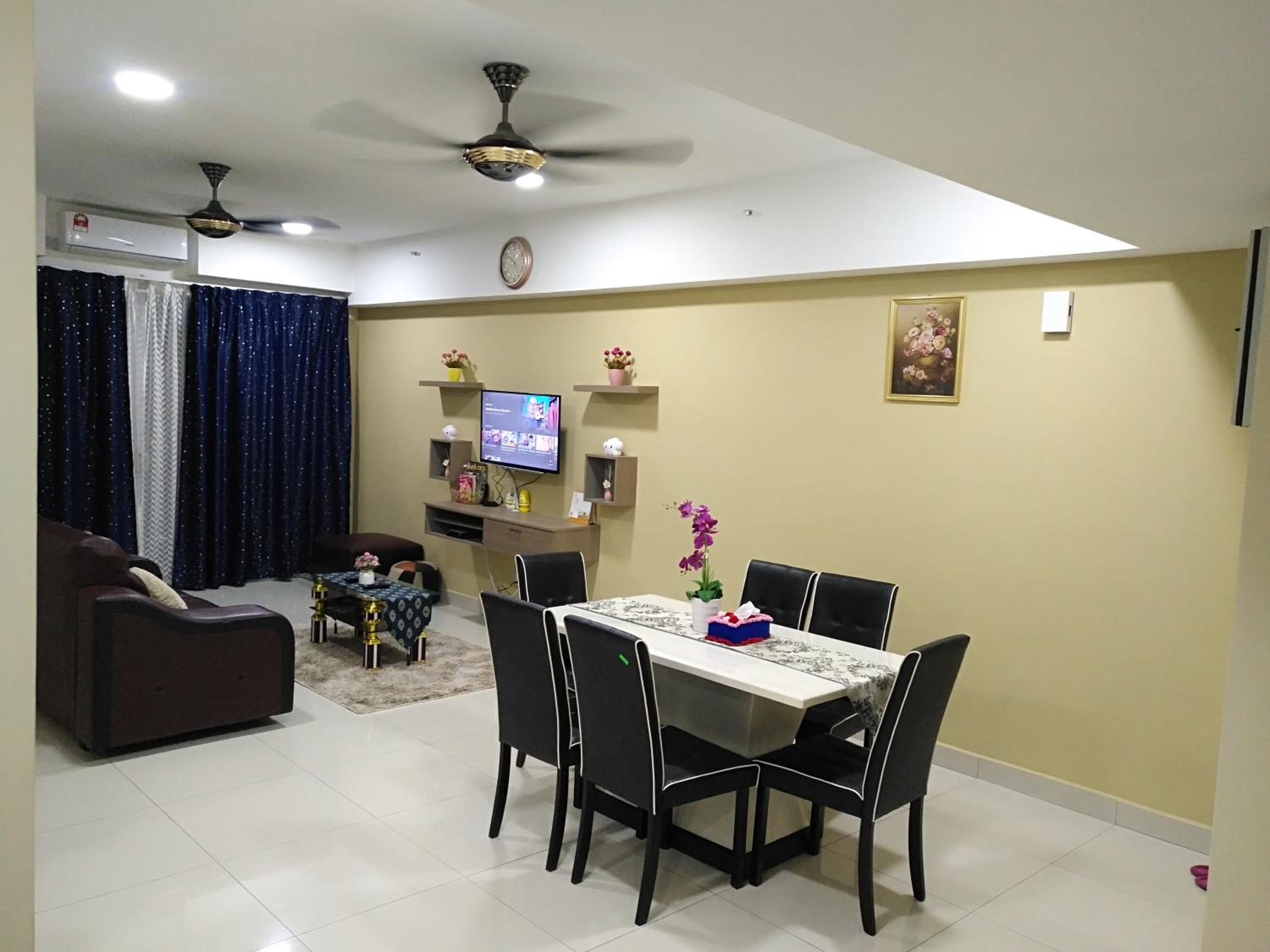 Ayu Homestay DPerdana Apartment photo 3
