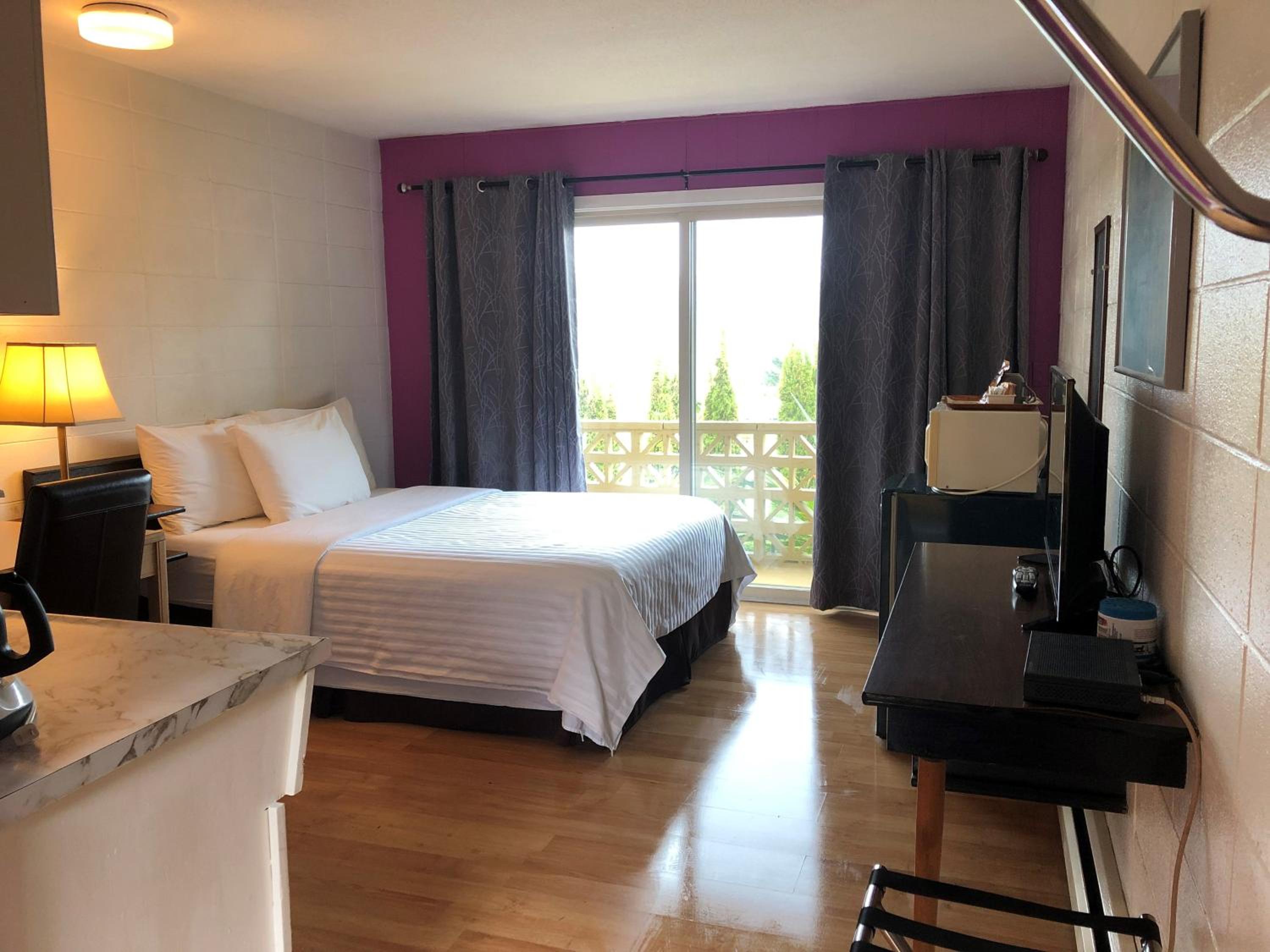 Holiday House Motel