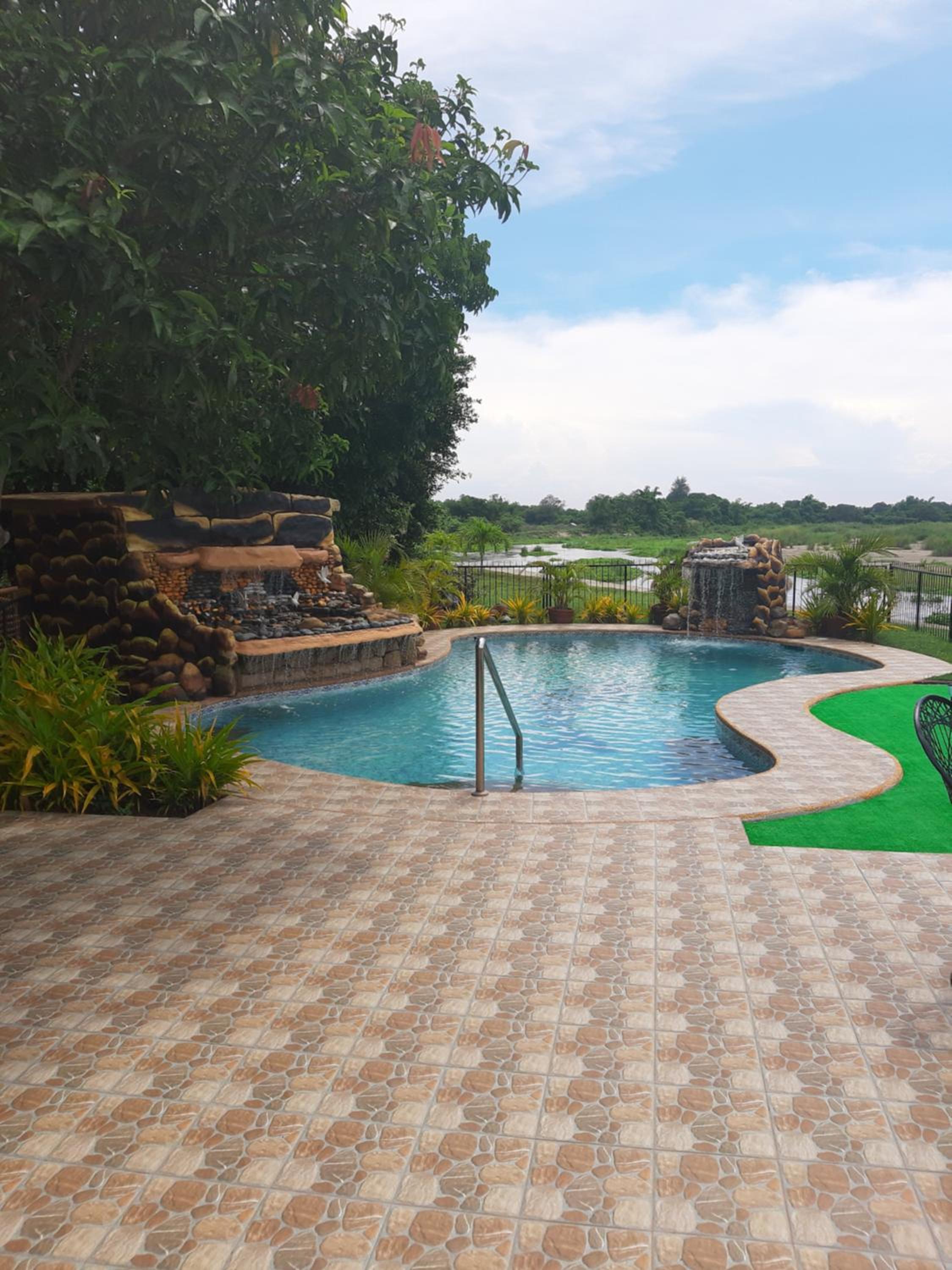 Monty's Riverside View Resort view 5