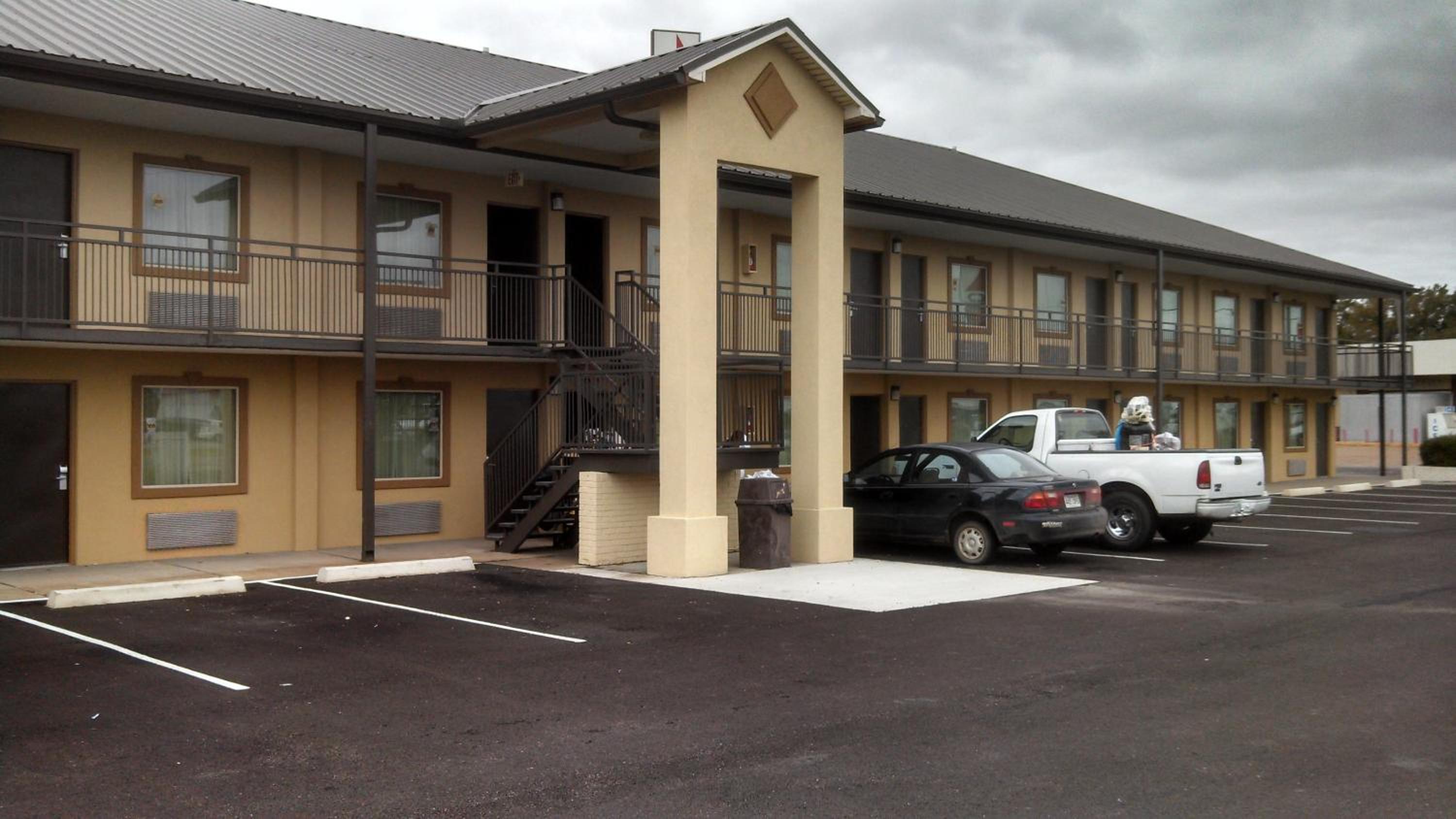 Forrest City Vacations - Relax Inn Heth - Property Image 1