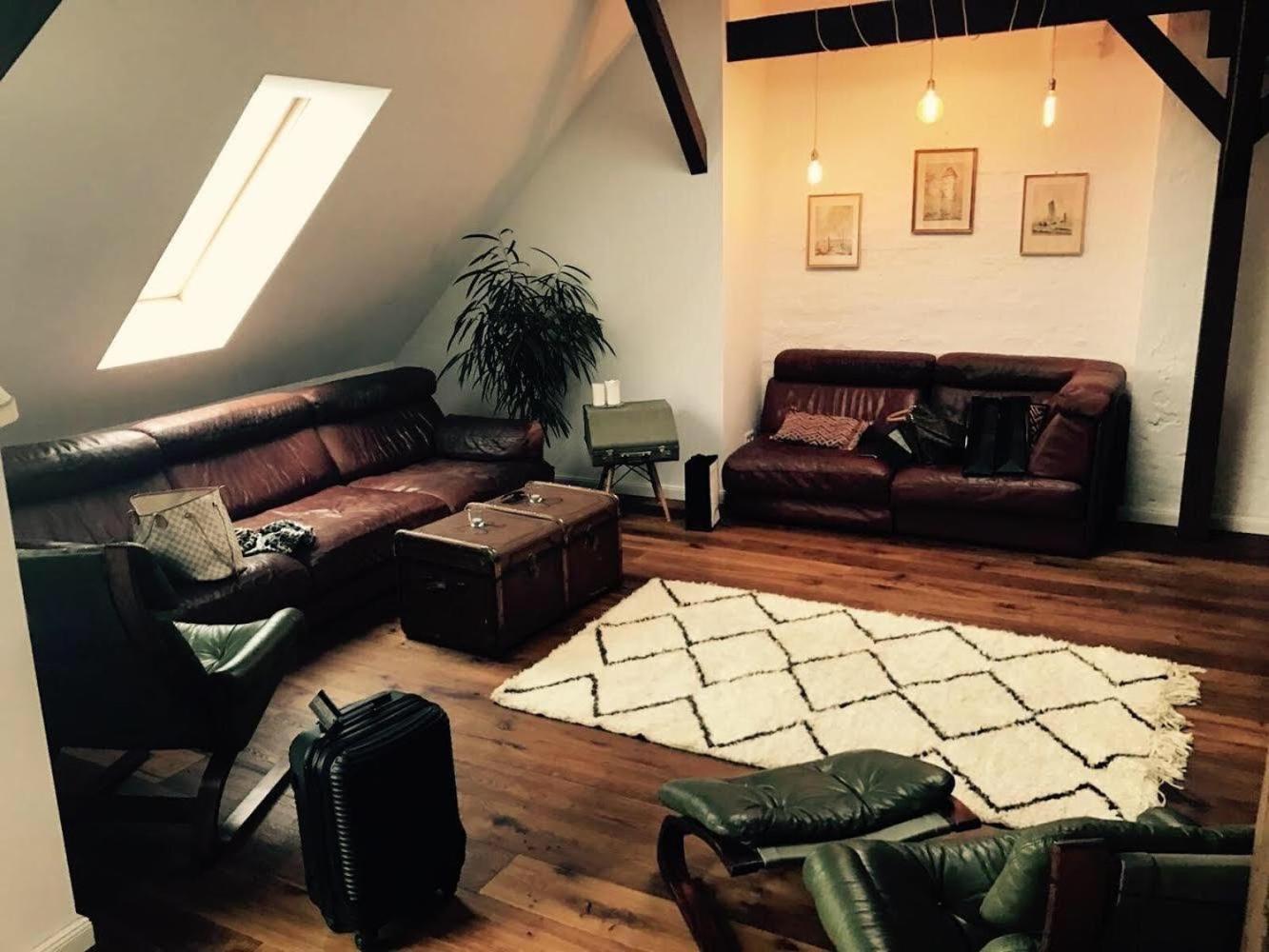Helle Dachgeschosswohnung für 8 Personen in zentraler Lage