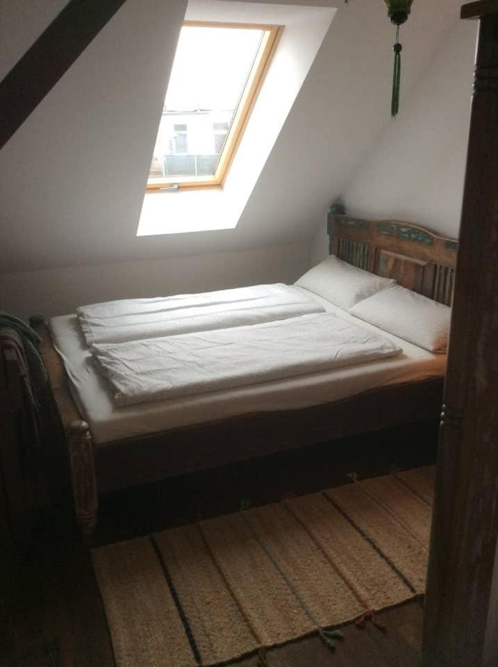 Helle Dachgeschosswohnung für 8 Personen in zentraler Lage