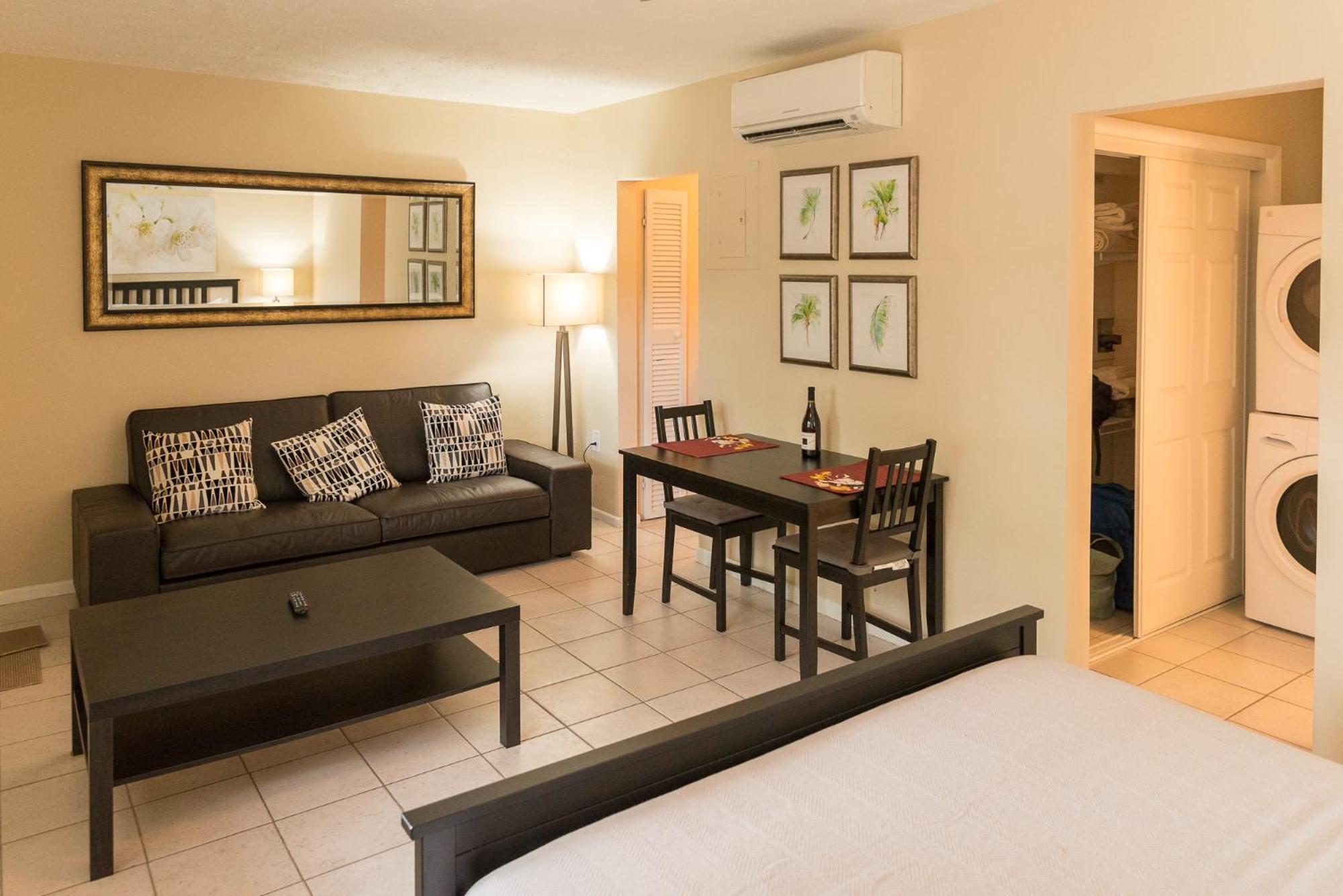 Hainsley Apartments at 1115 view 4