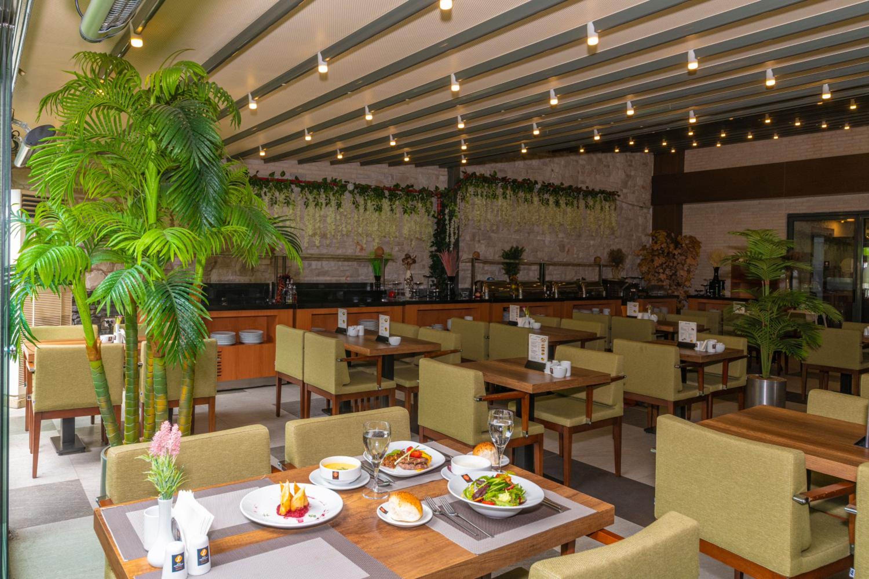 Land Park Otel - Image 36