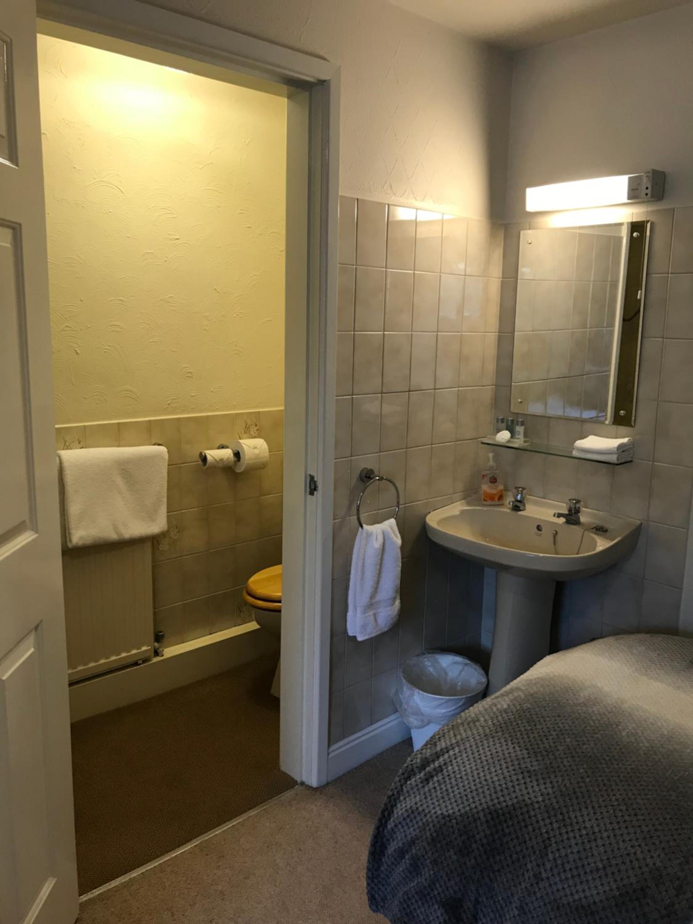 Bridge Farm Hotel