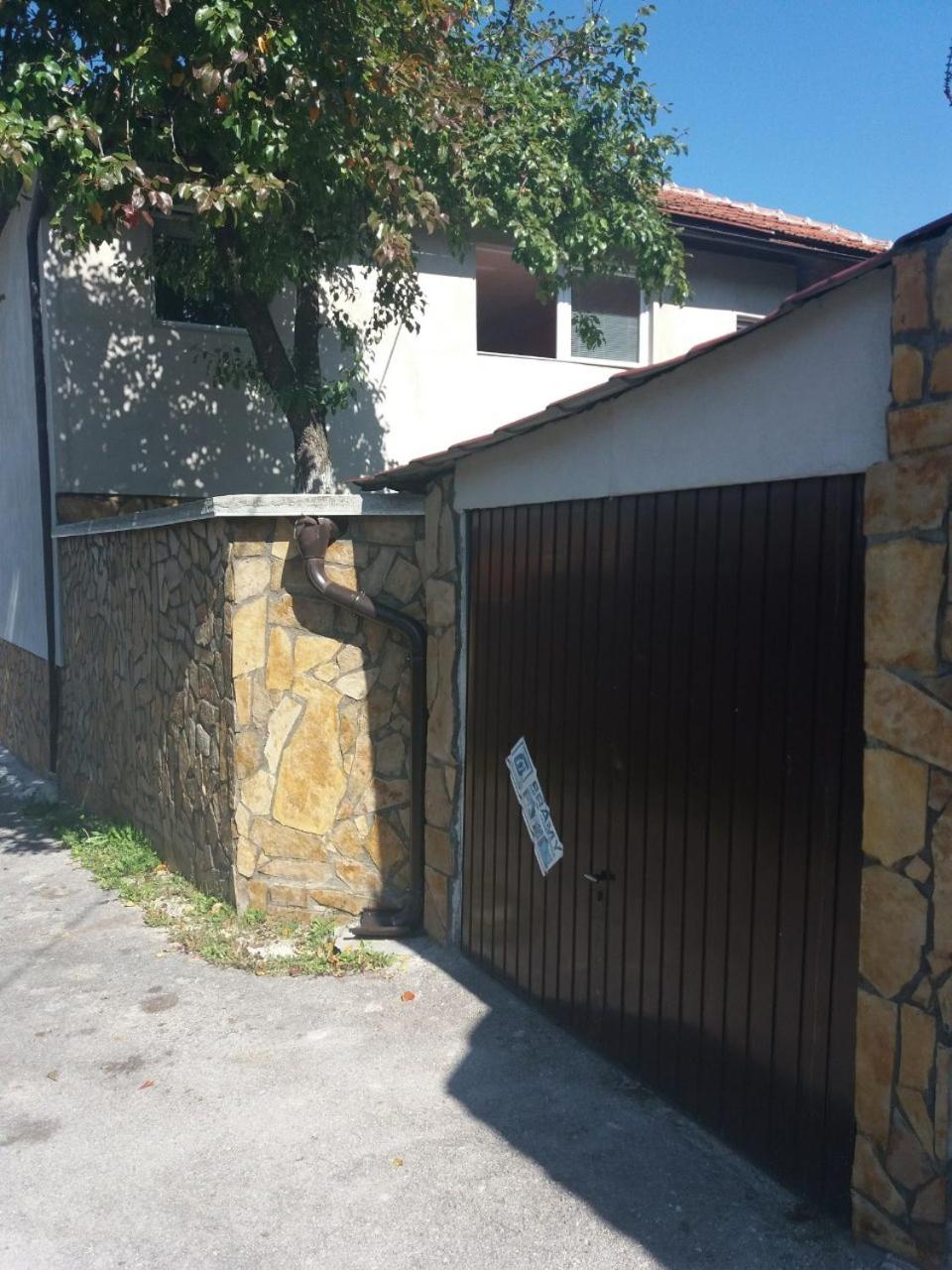 Modern&Cozy Bosnian house with GARDEN+FREE parking