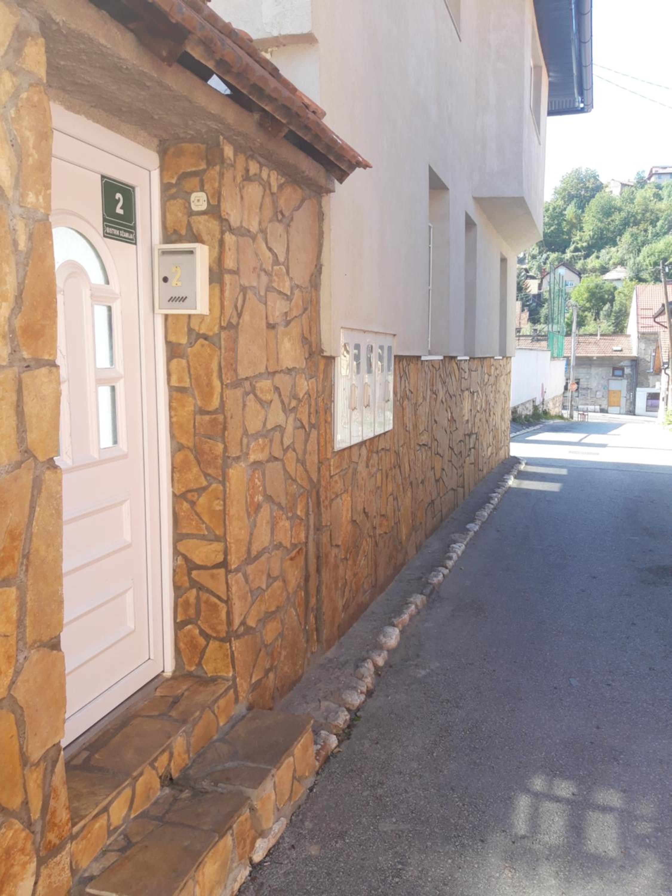 Modern&Cozy Bosnian house with GARDEN+FREE parking