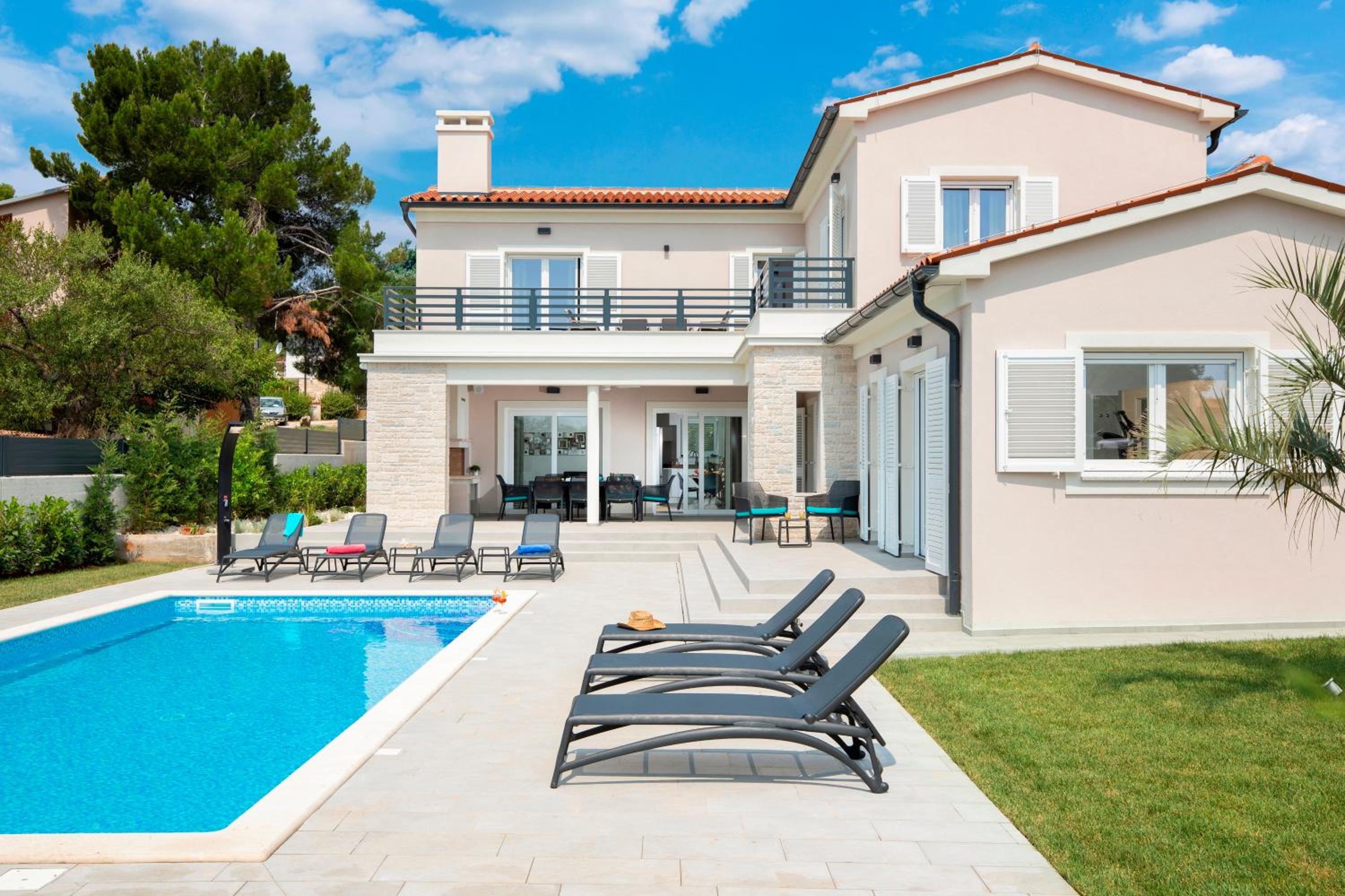 Hotel Villa Suprema Premantura - Image 1