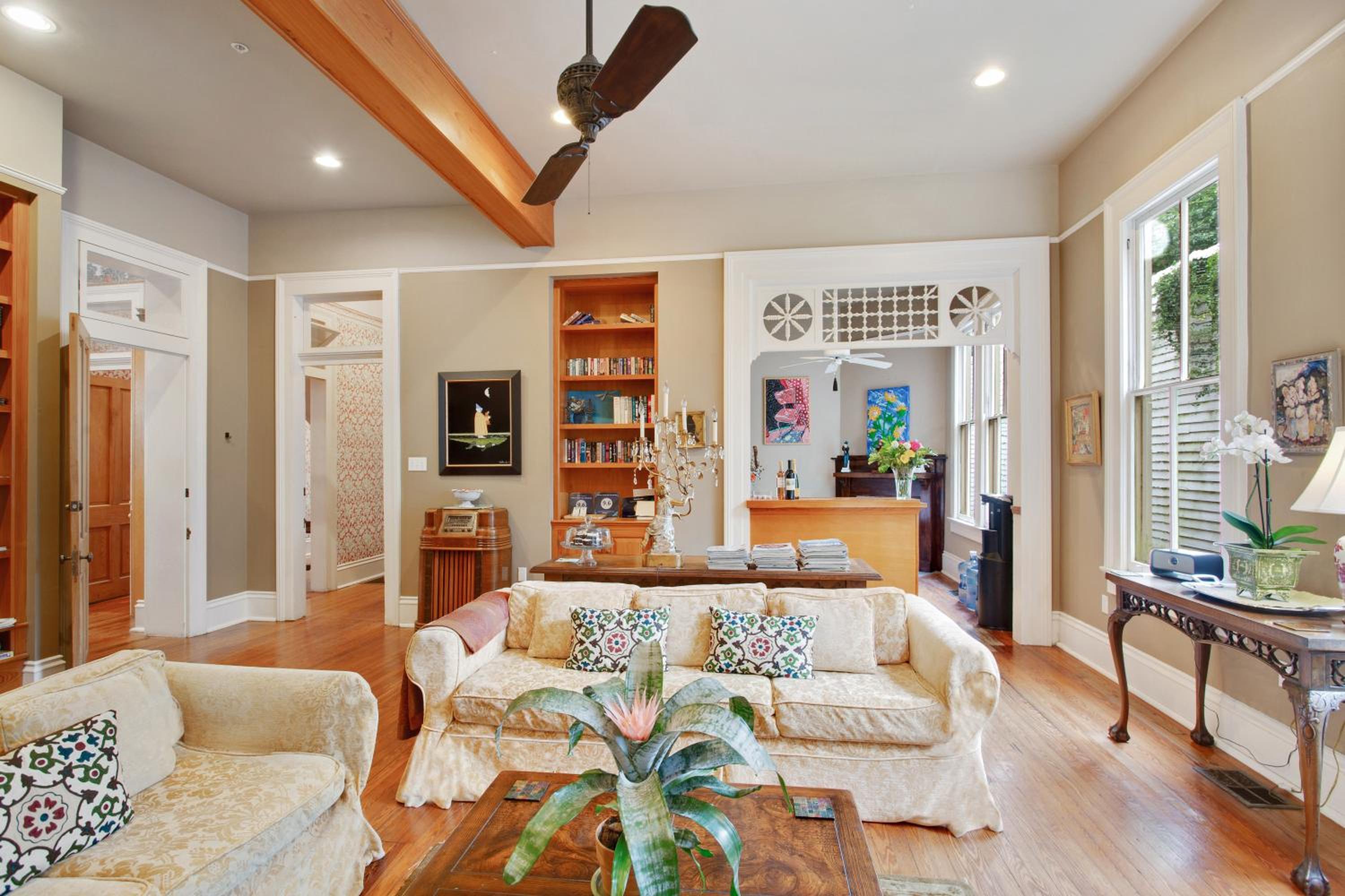 Maison Perrier Bed & Breakfast - Image 2