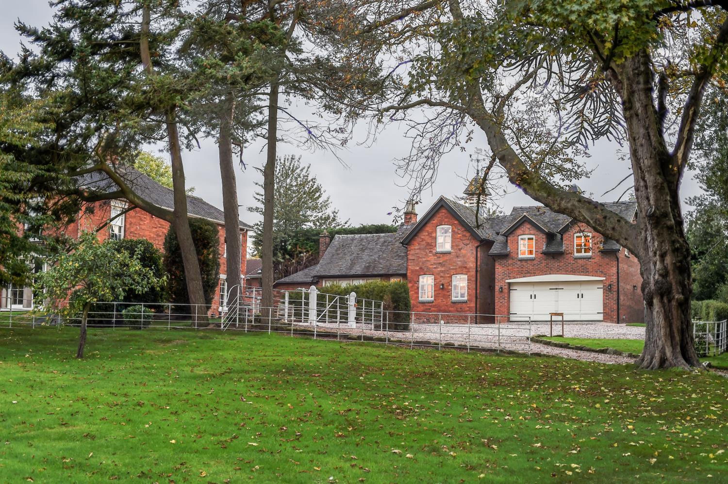 Woodleighton Cottages view 3