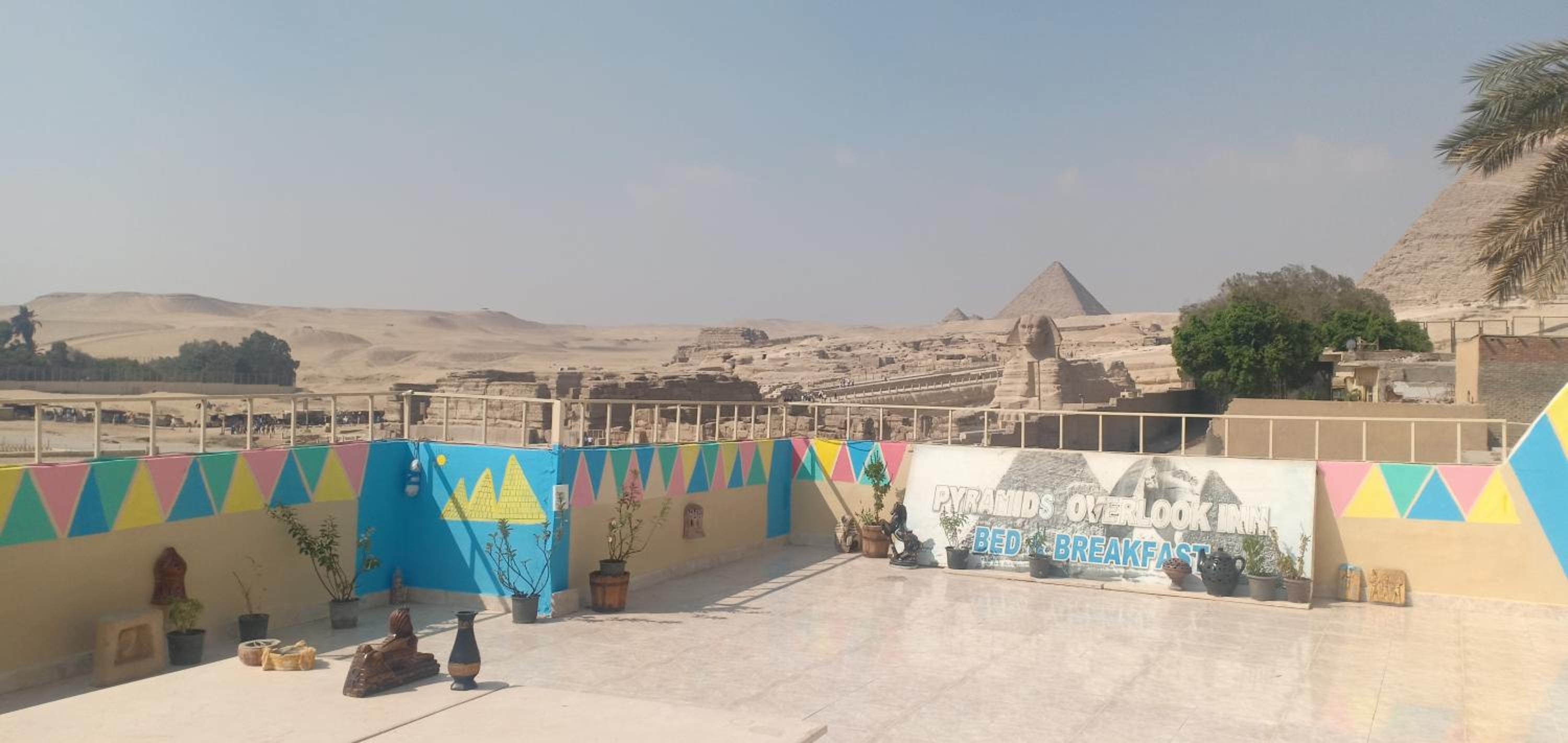 Pyramids Overlook Inn