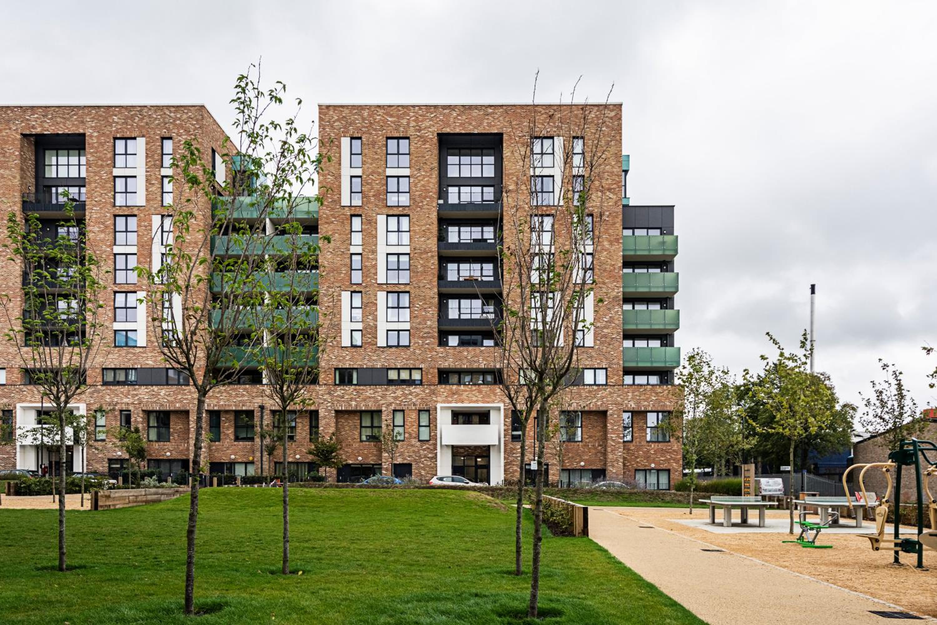 Chiswick Park 3 bed 3 bath West London - Parking