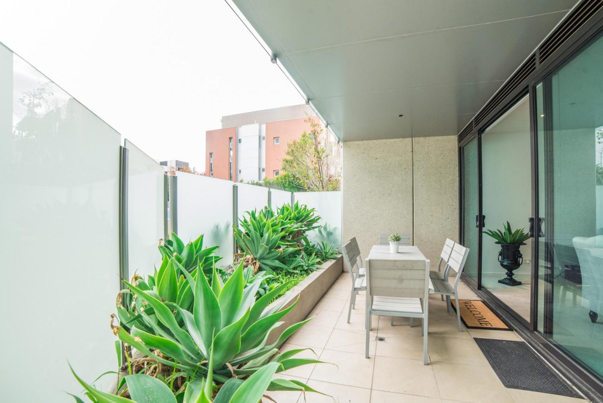 Mega Style Apartments Richmond view 3