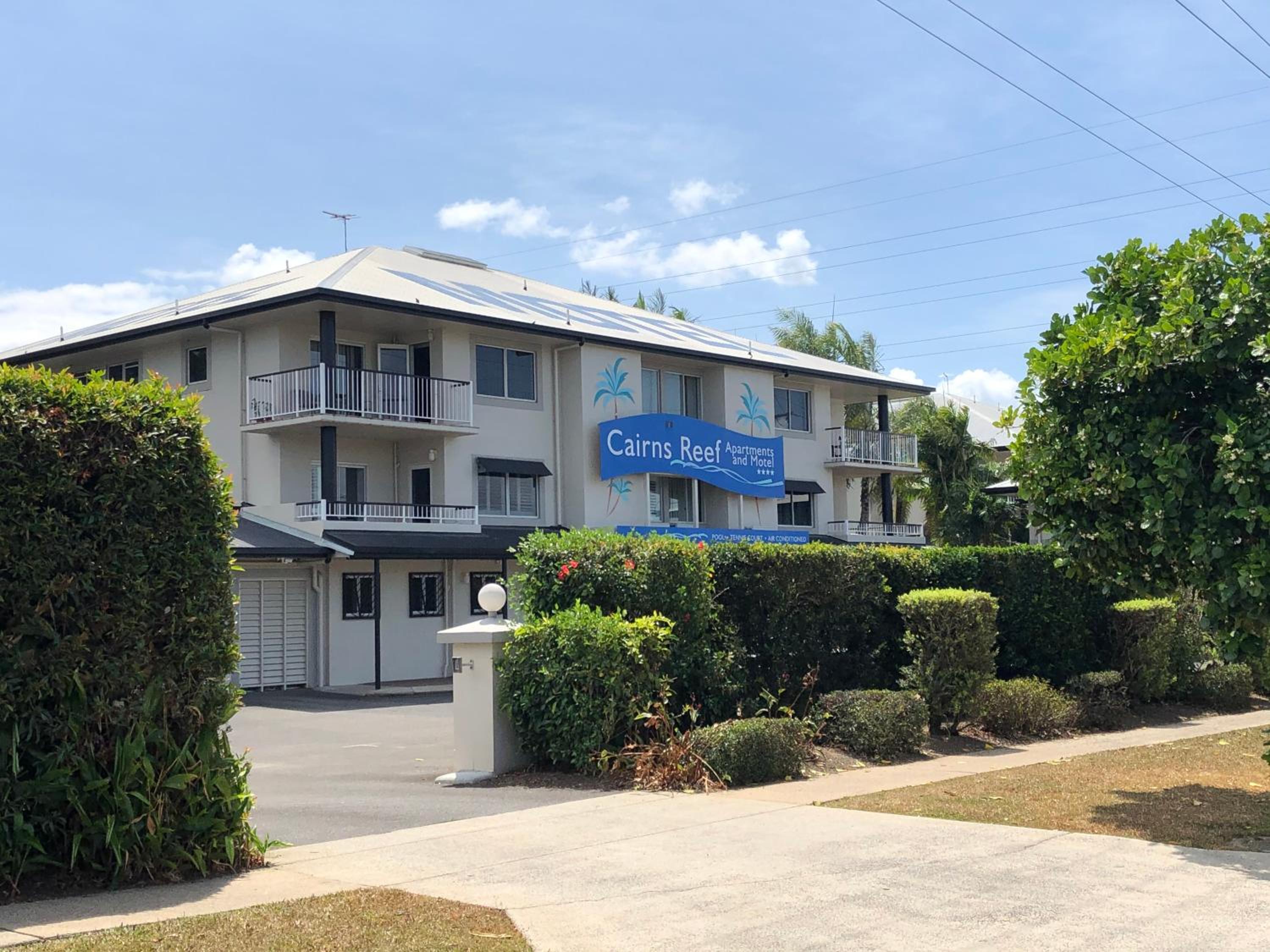 Cairns Reef Apartments & Motel