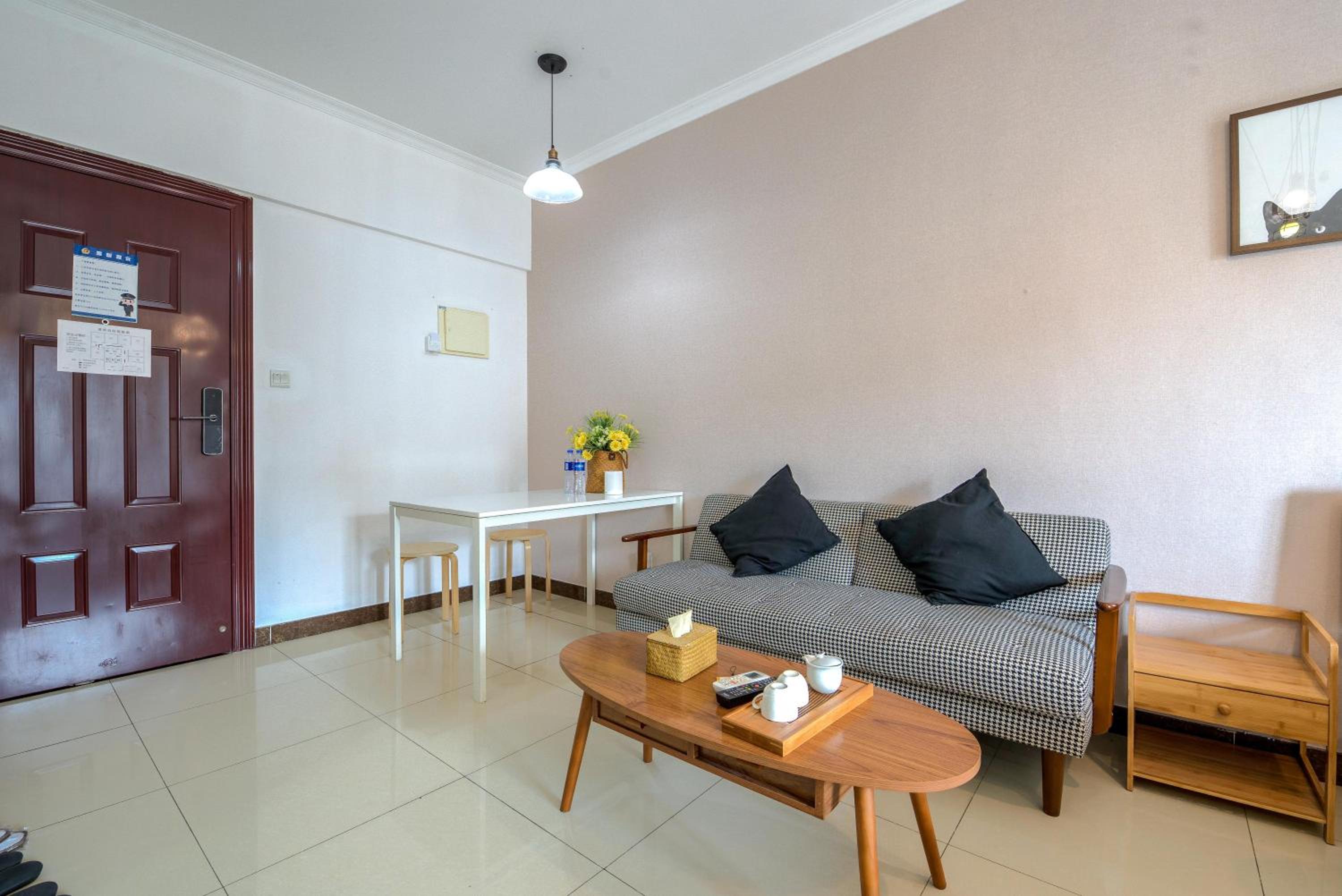 Ben Shu Jia Apartment Pazhou Branch