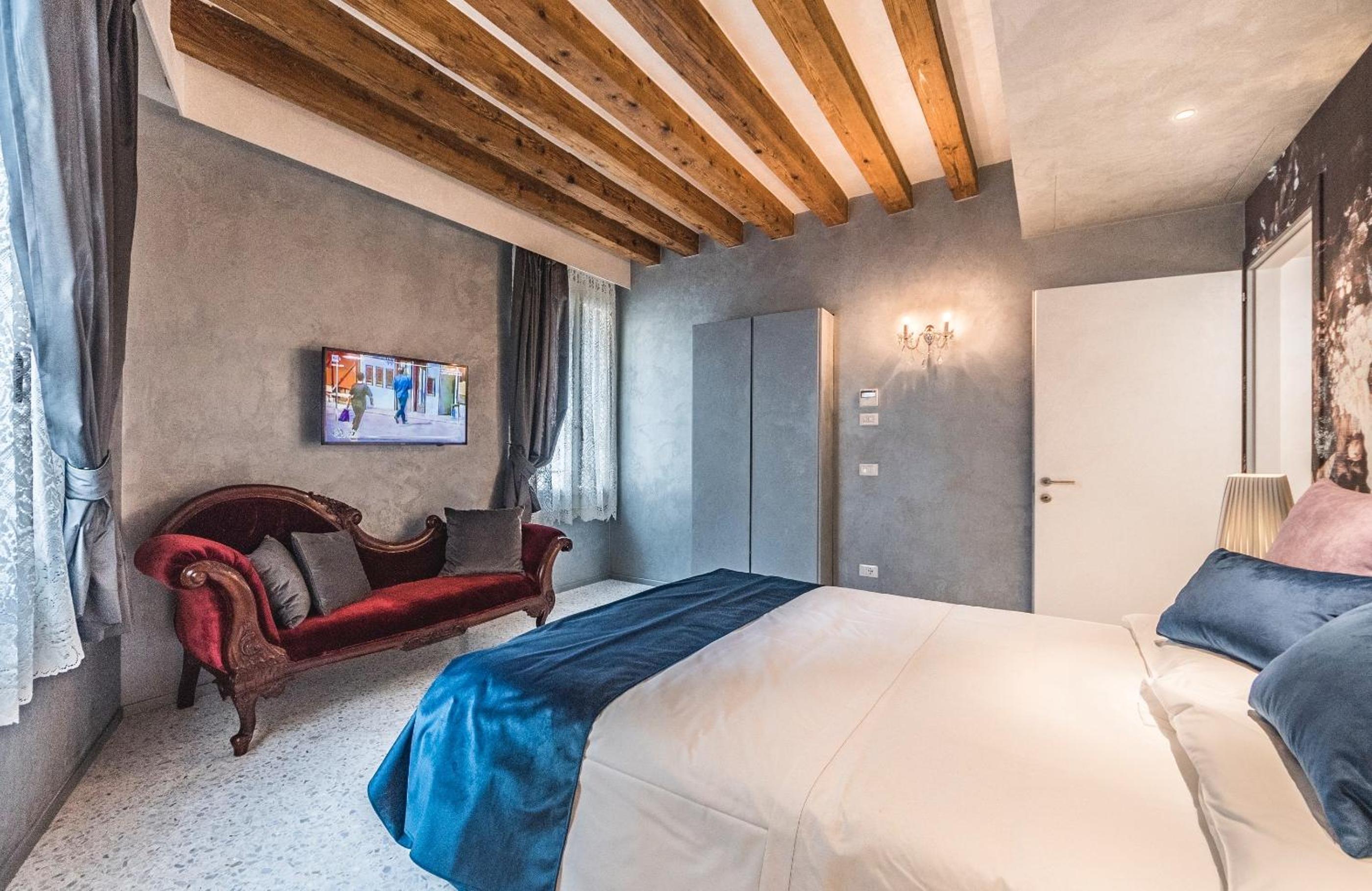 Rialto Luxury Flat