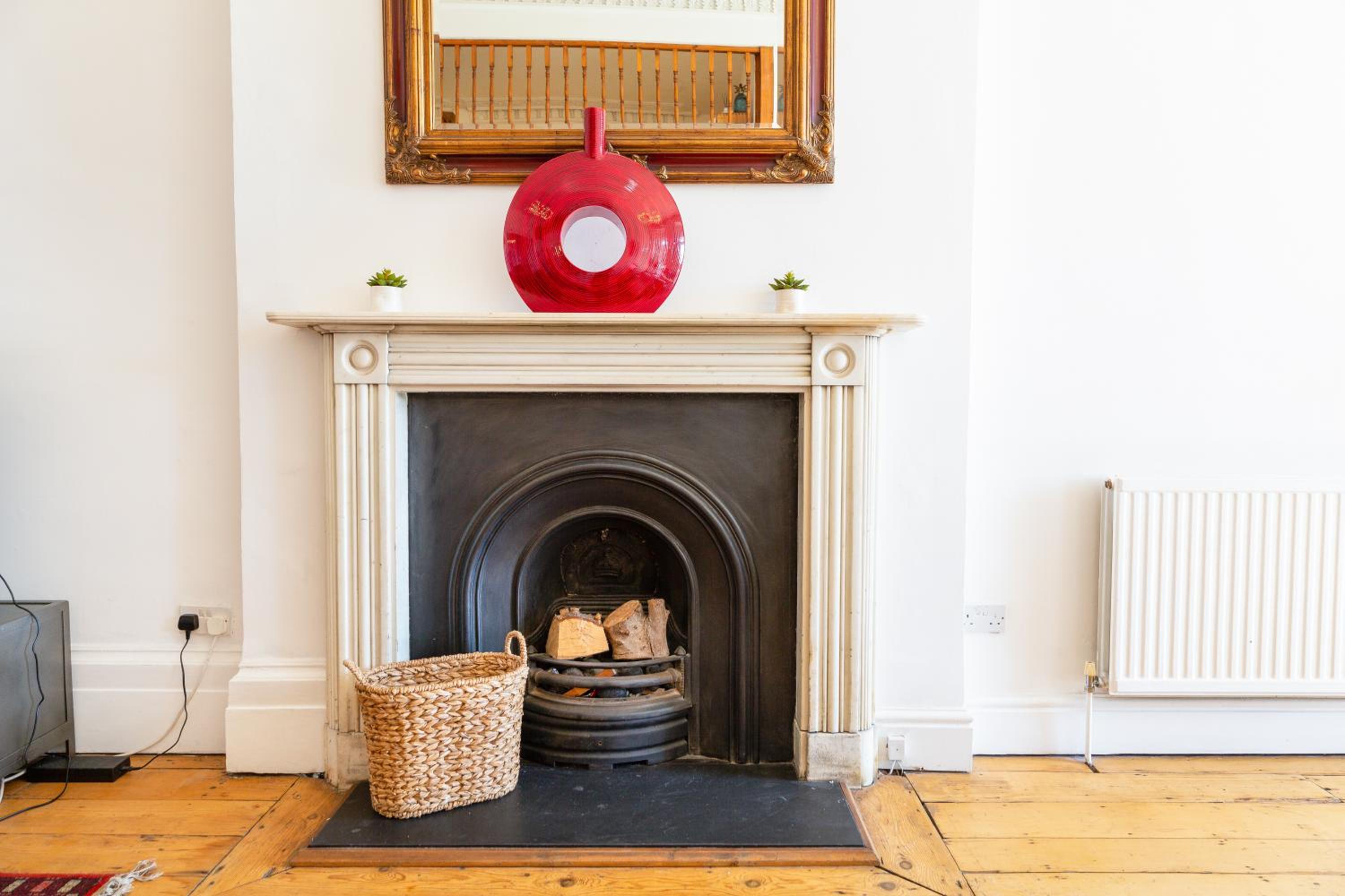 Elegant Period Clifton Balcony Apt - Simplycheckin view 4