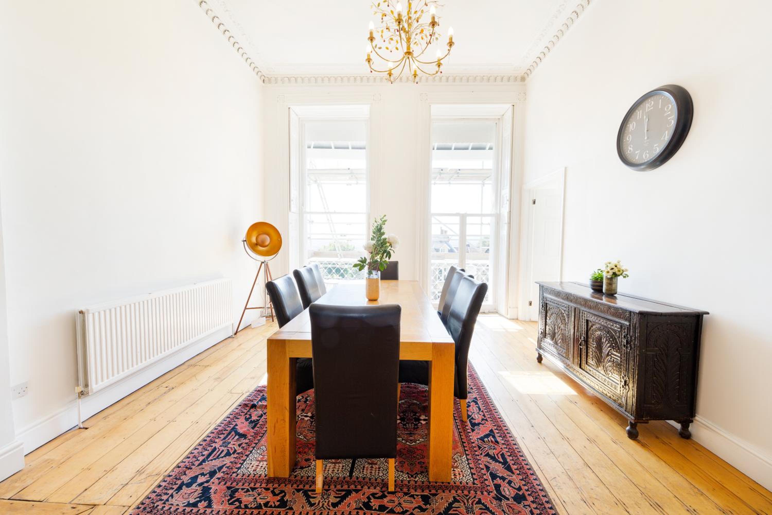 Elegant Period Clifton Balcony Apt - Simplycheckin view 3