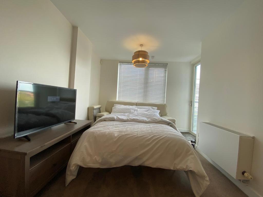 Central Milton Keynes hub one bedroom secured apartment view 3