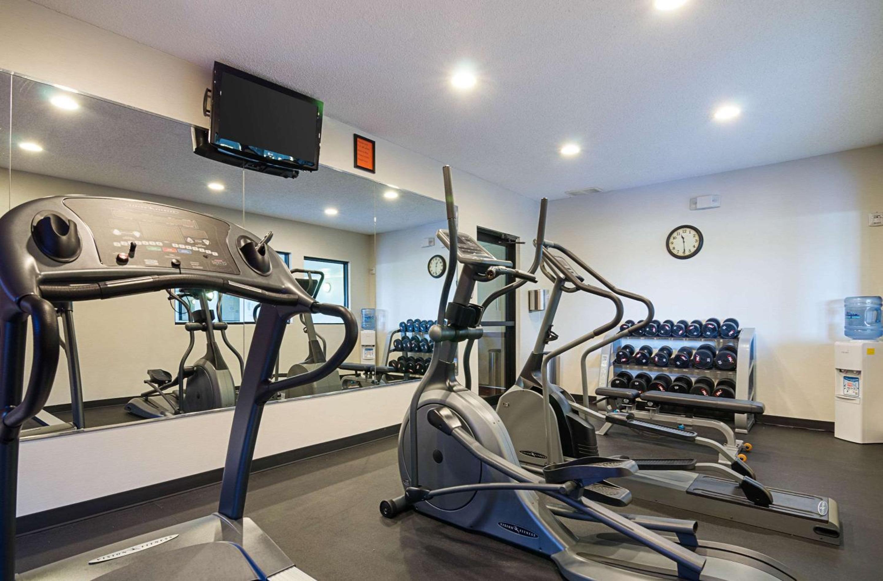 Hutchinson Vacations - Comfort Inn  Suites - Property Image 2