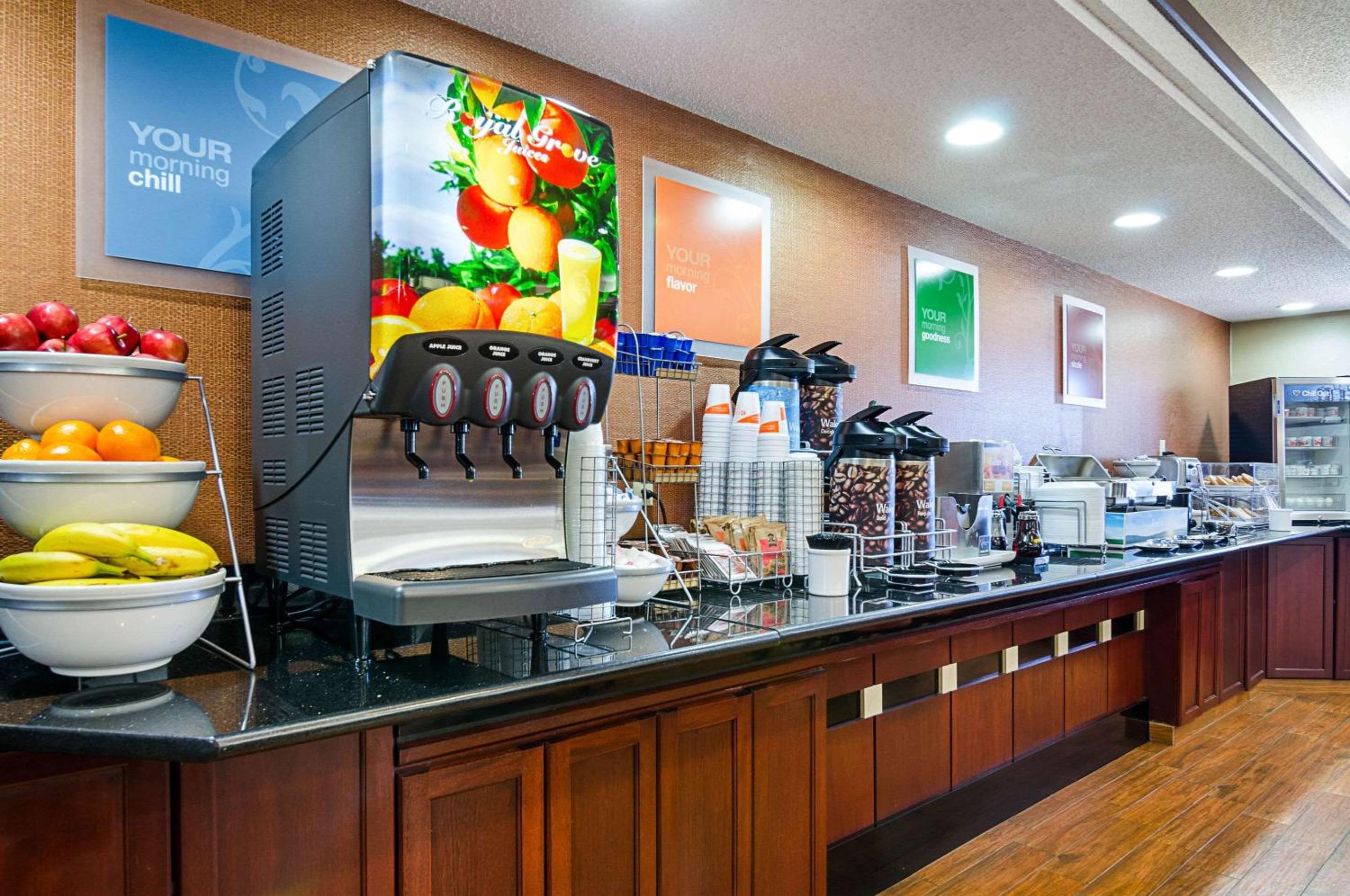 Hutchinson Vacations - Comfort Inn  Suites - Property Image 11