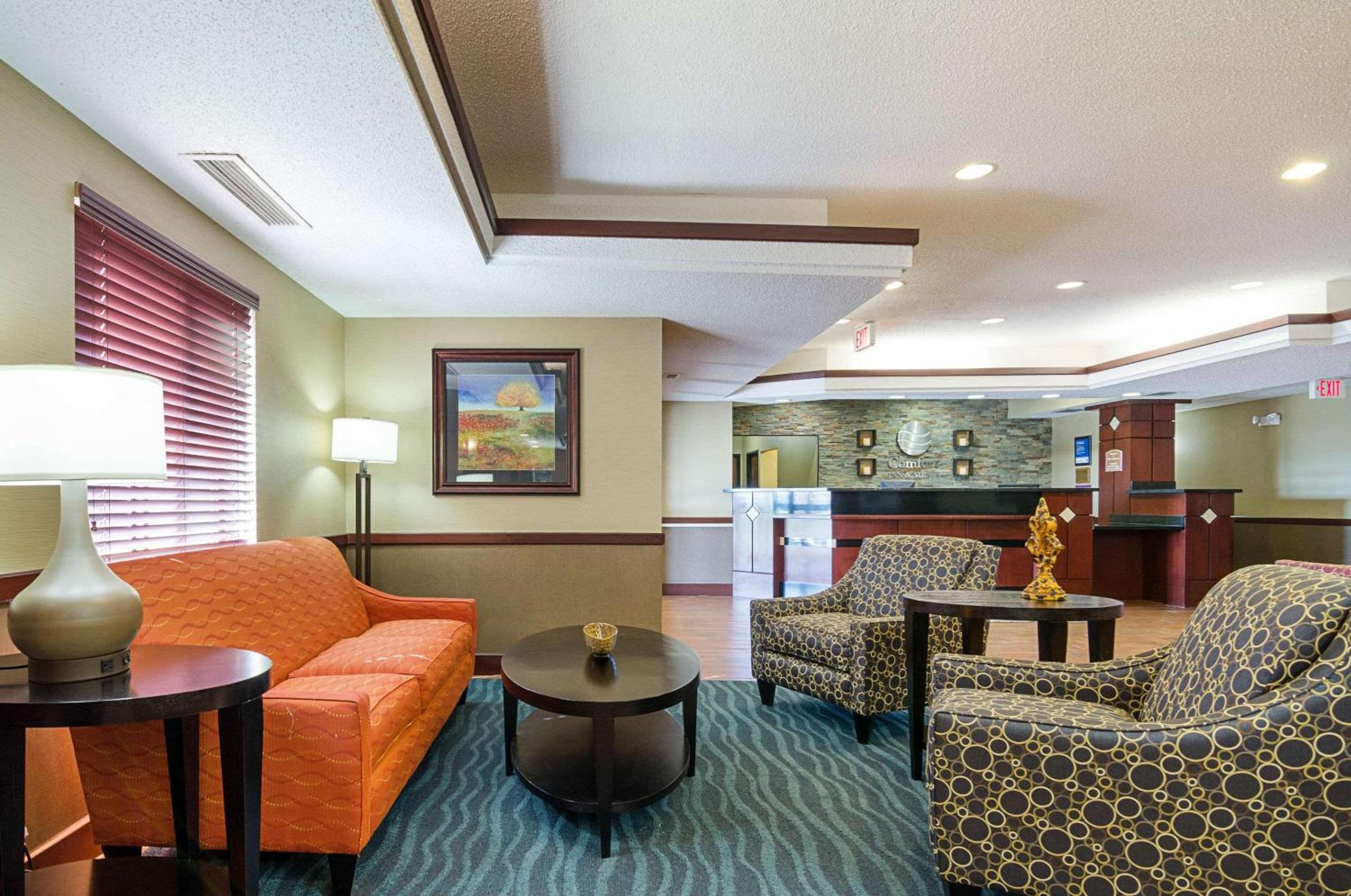Hutchinson Vacations - Comfort Inn  Suites - Property Image 5