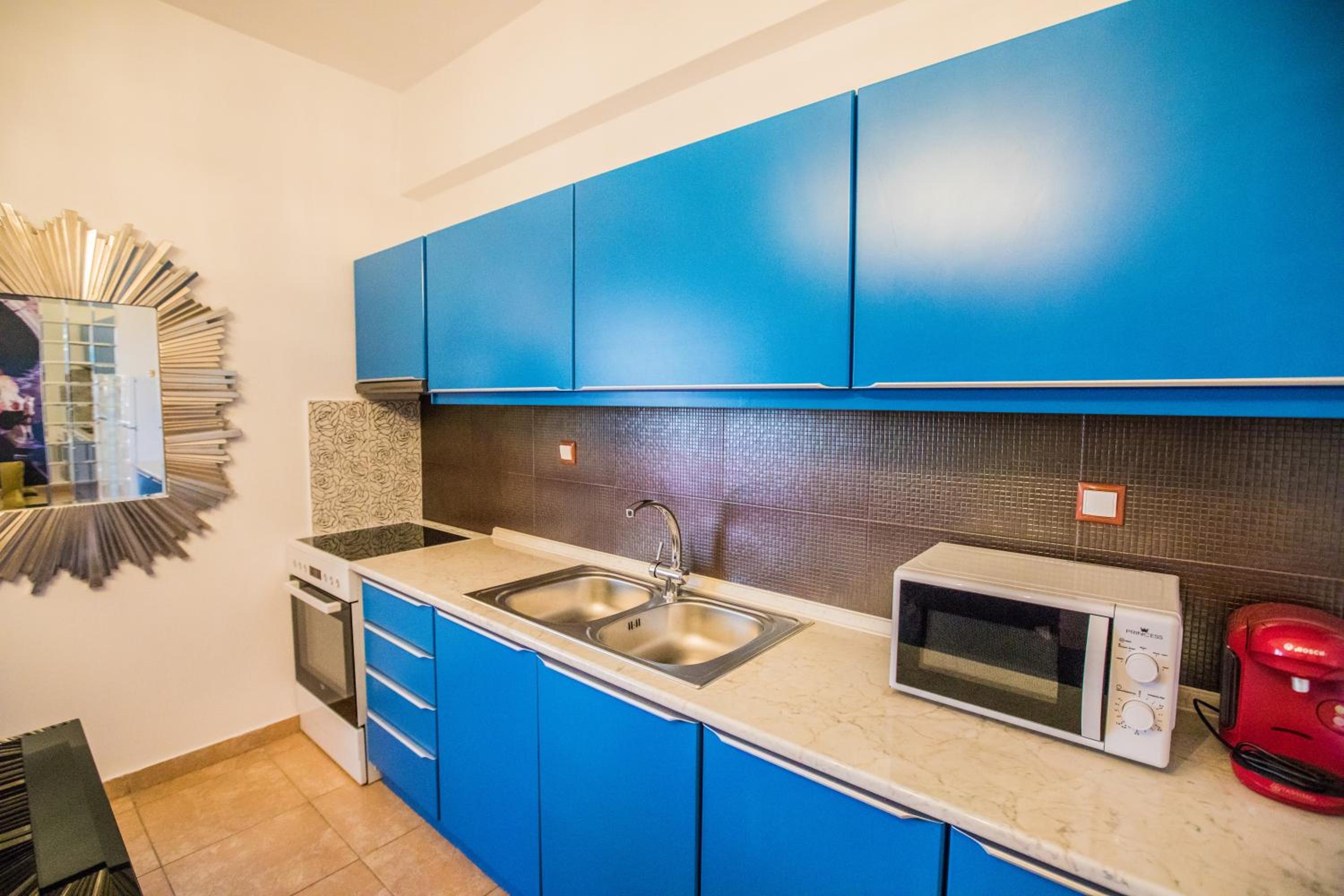 LUXURY SUITES - free parking