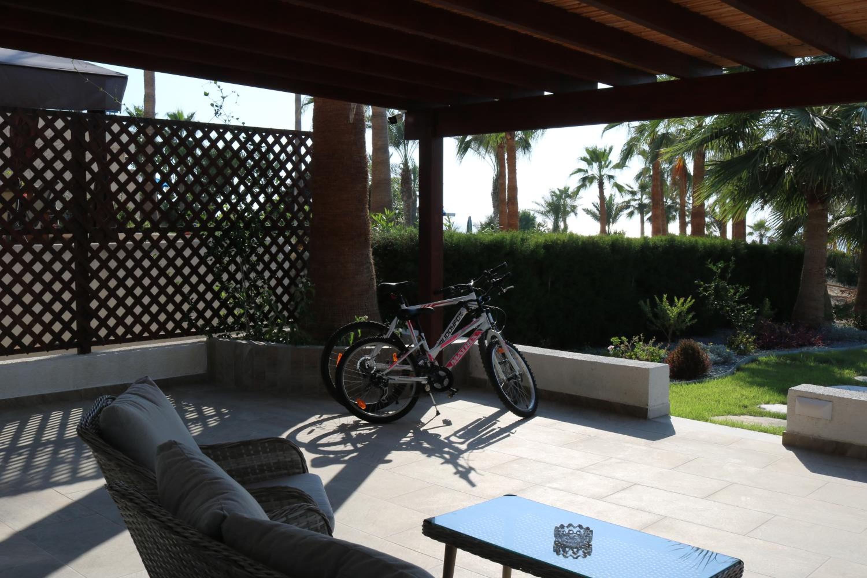 Yulya Villa By Taimoura