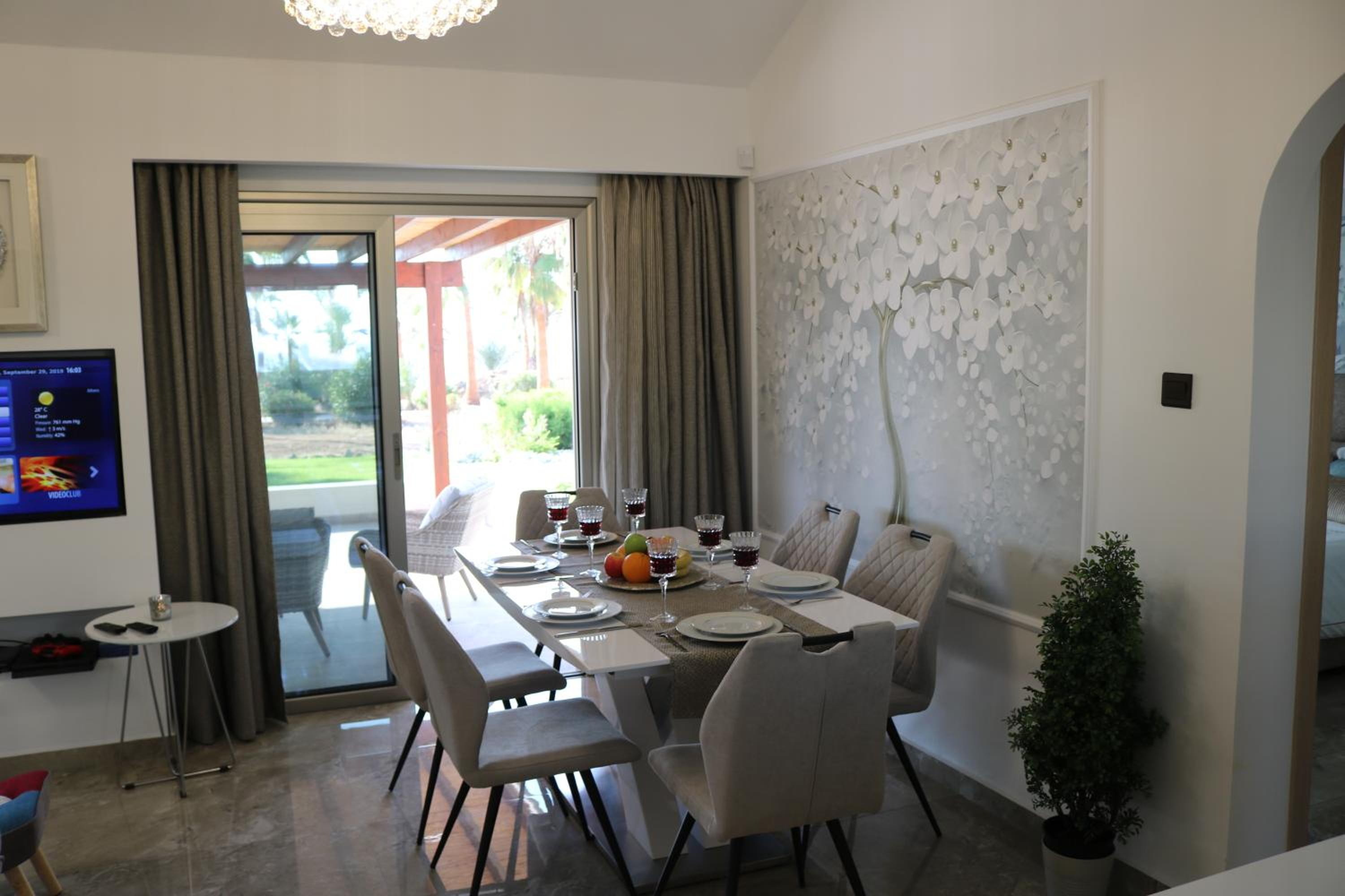 Yulya Villa By Taimoura