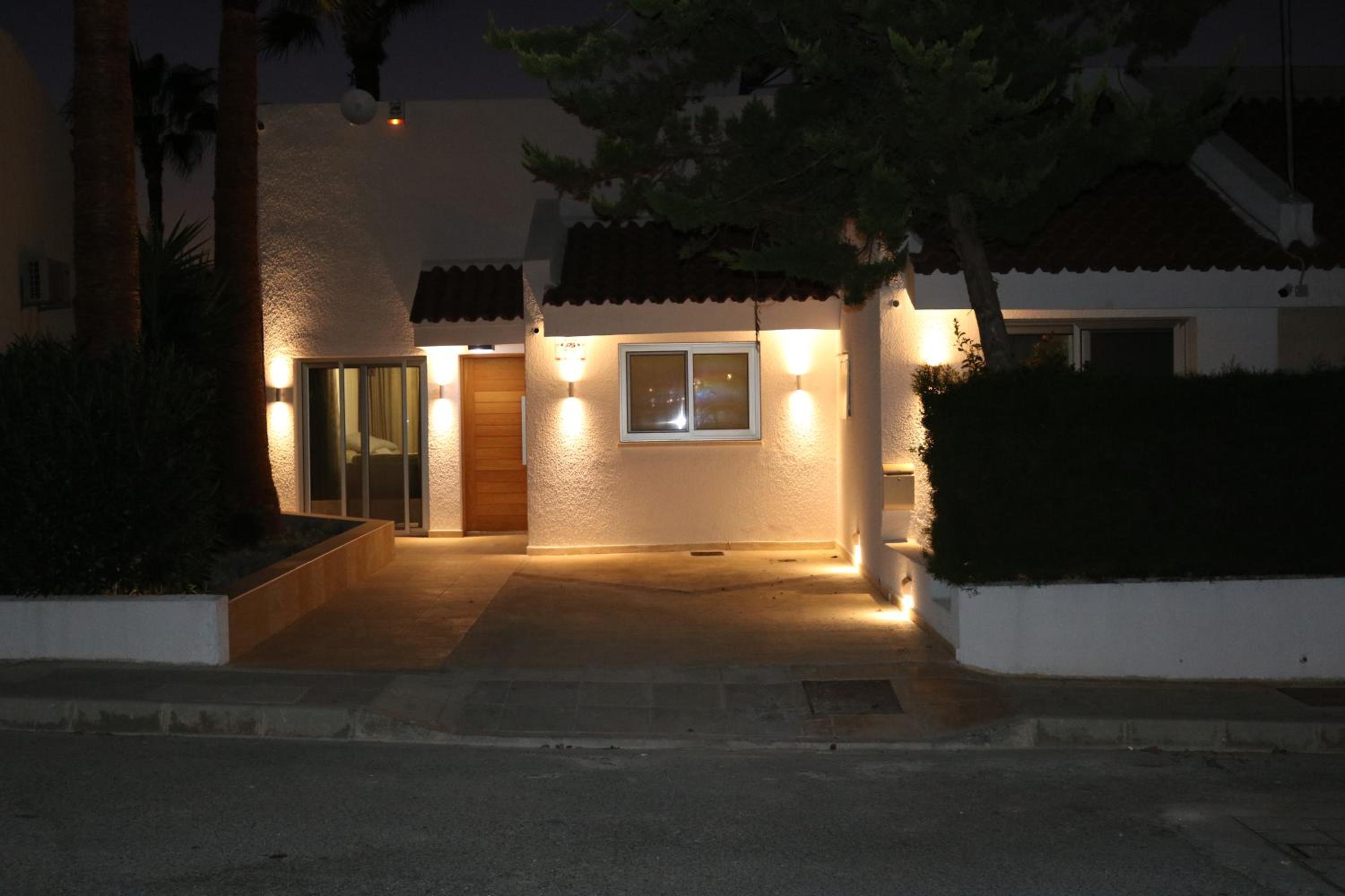 Yulya Villa By Taimoura
