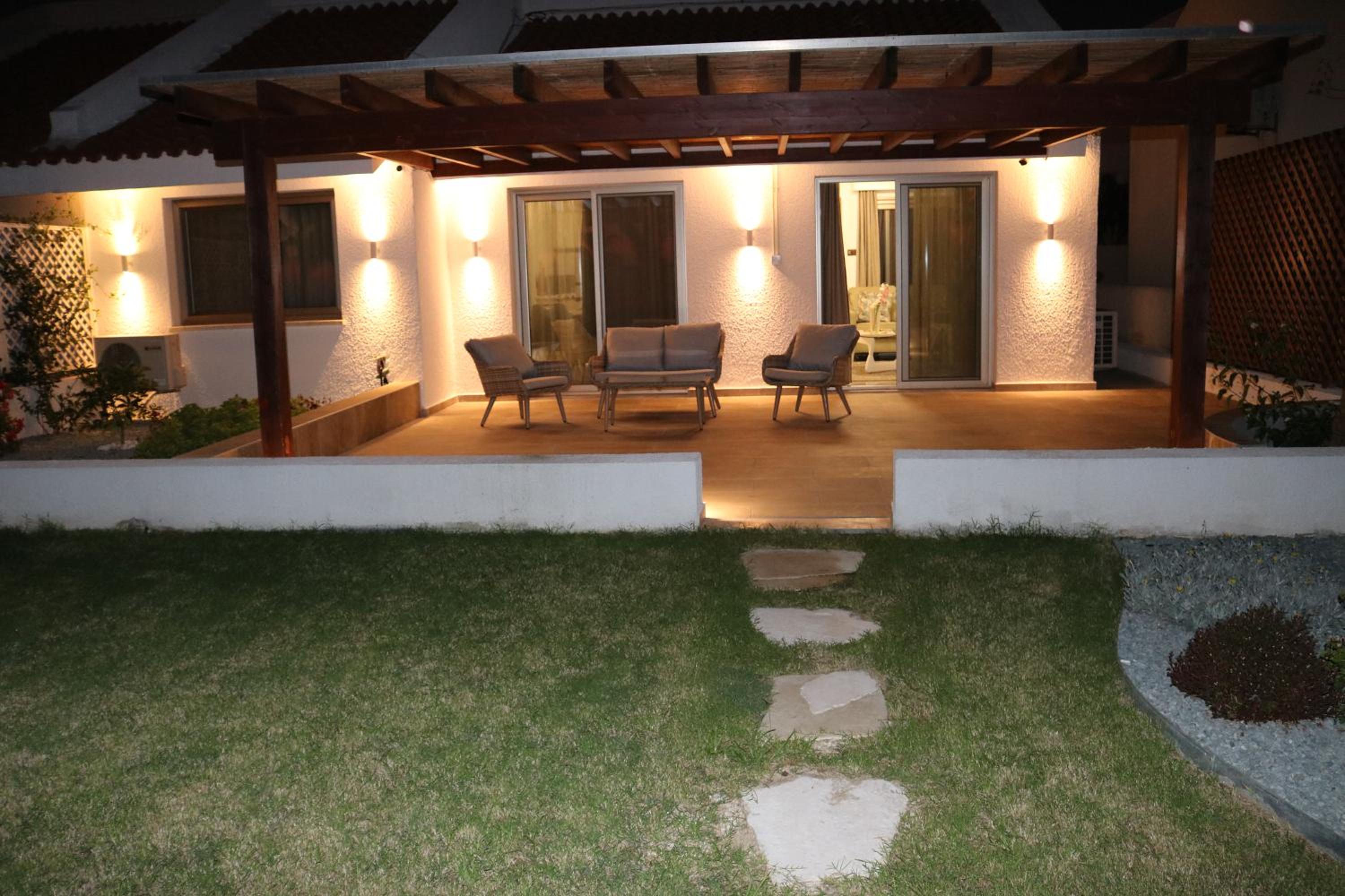 Yulya Villa By Taimoura