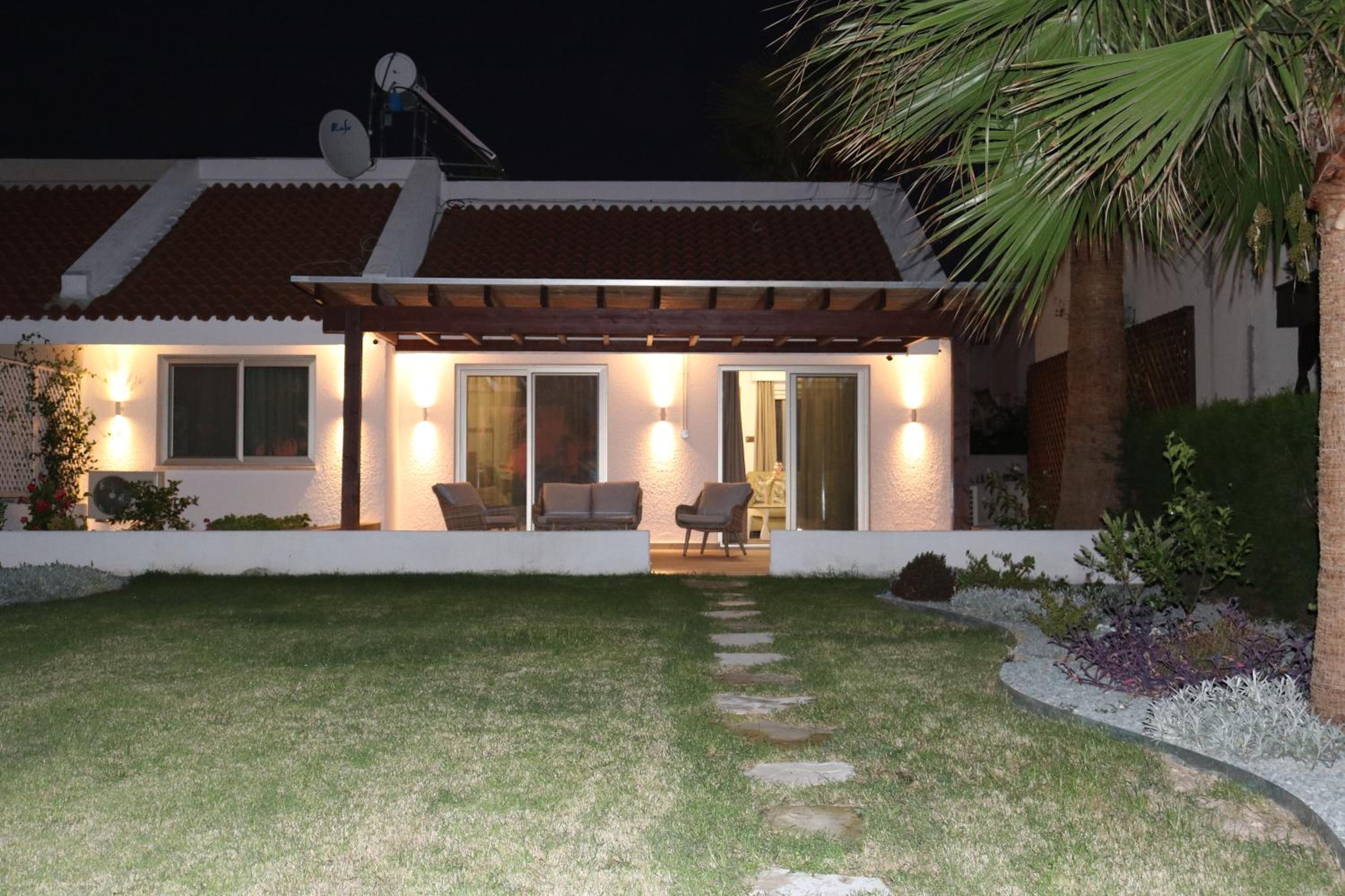 Yulya Villa By Taimoura