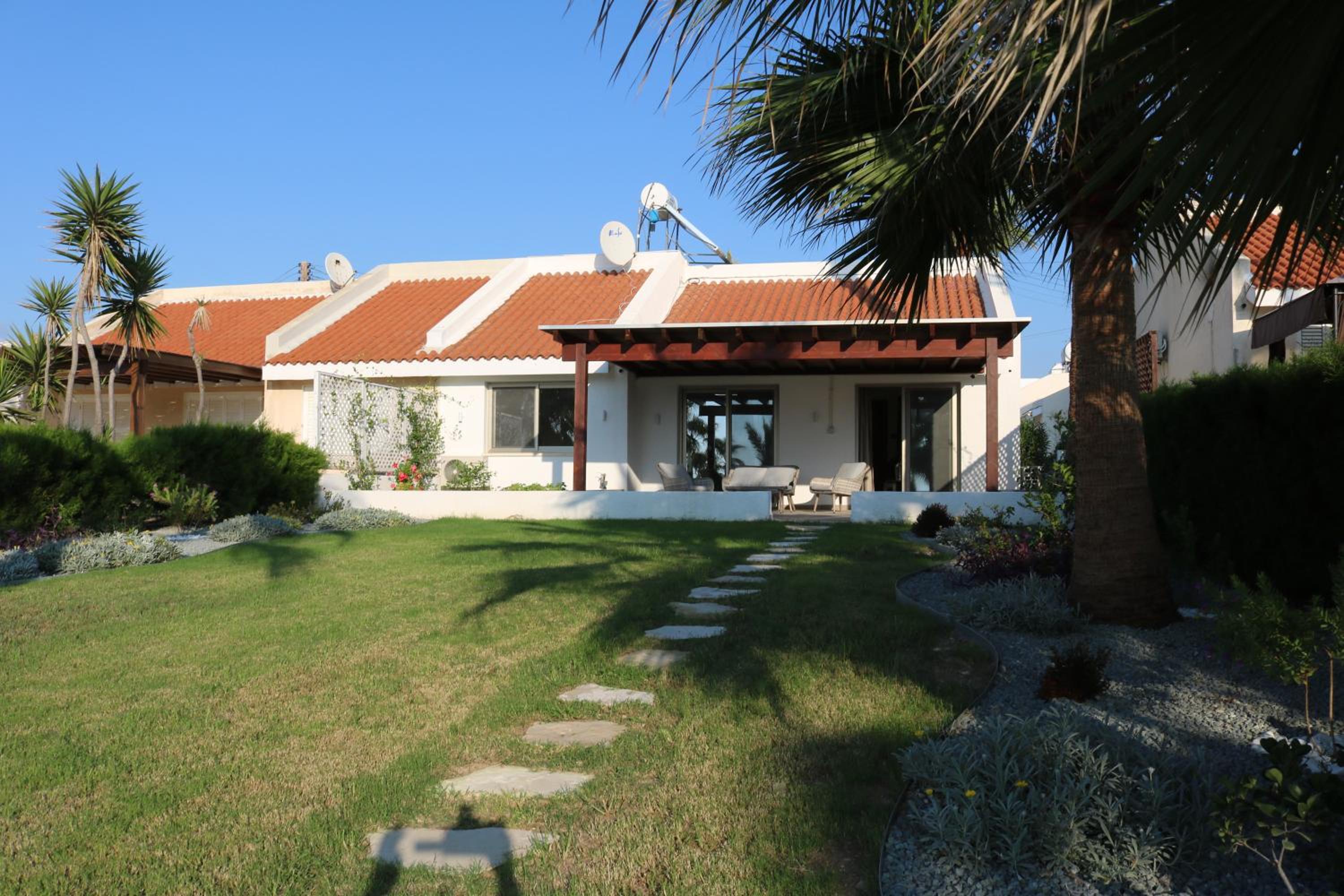 Yulya Villa By Taimoura