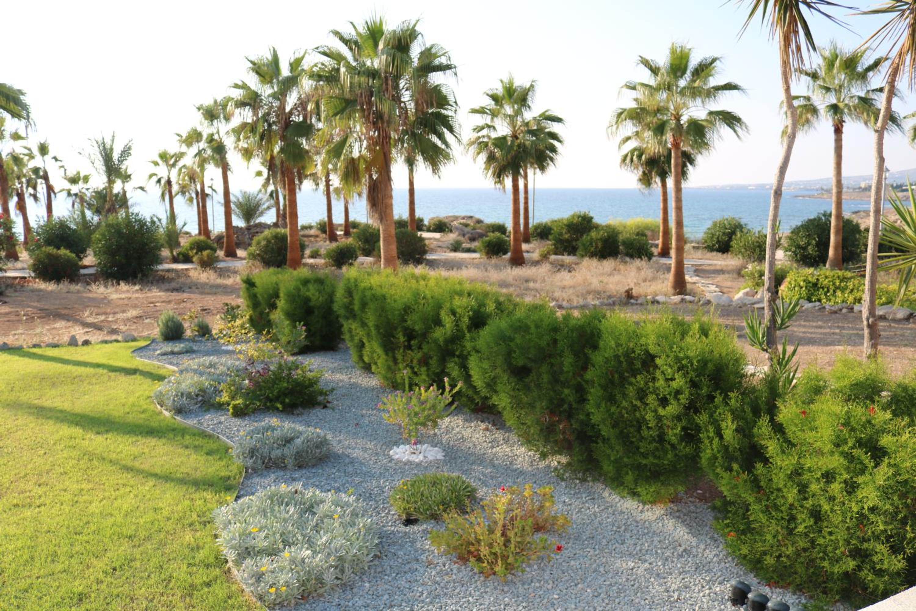 Yulya Villa By Taimoura