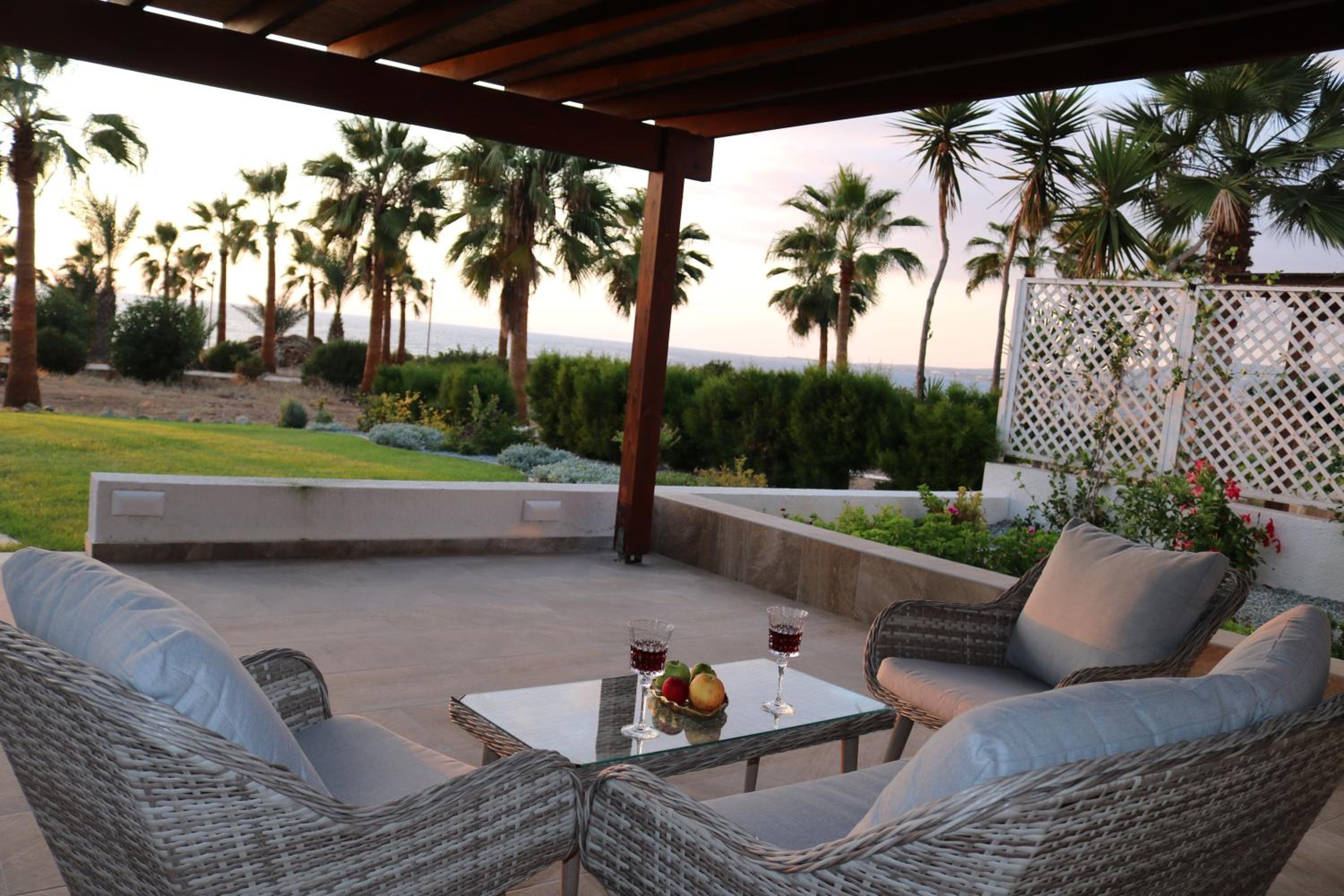 Yulya Villa By Taimoura