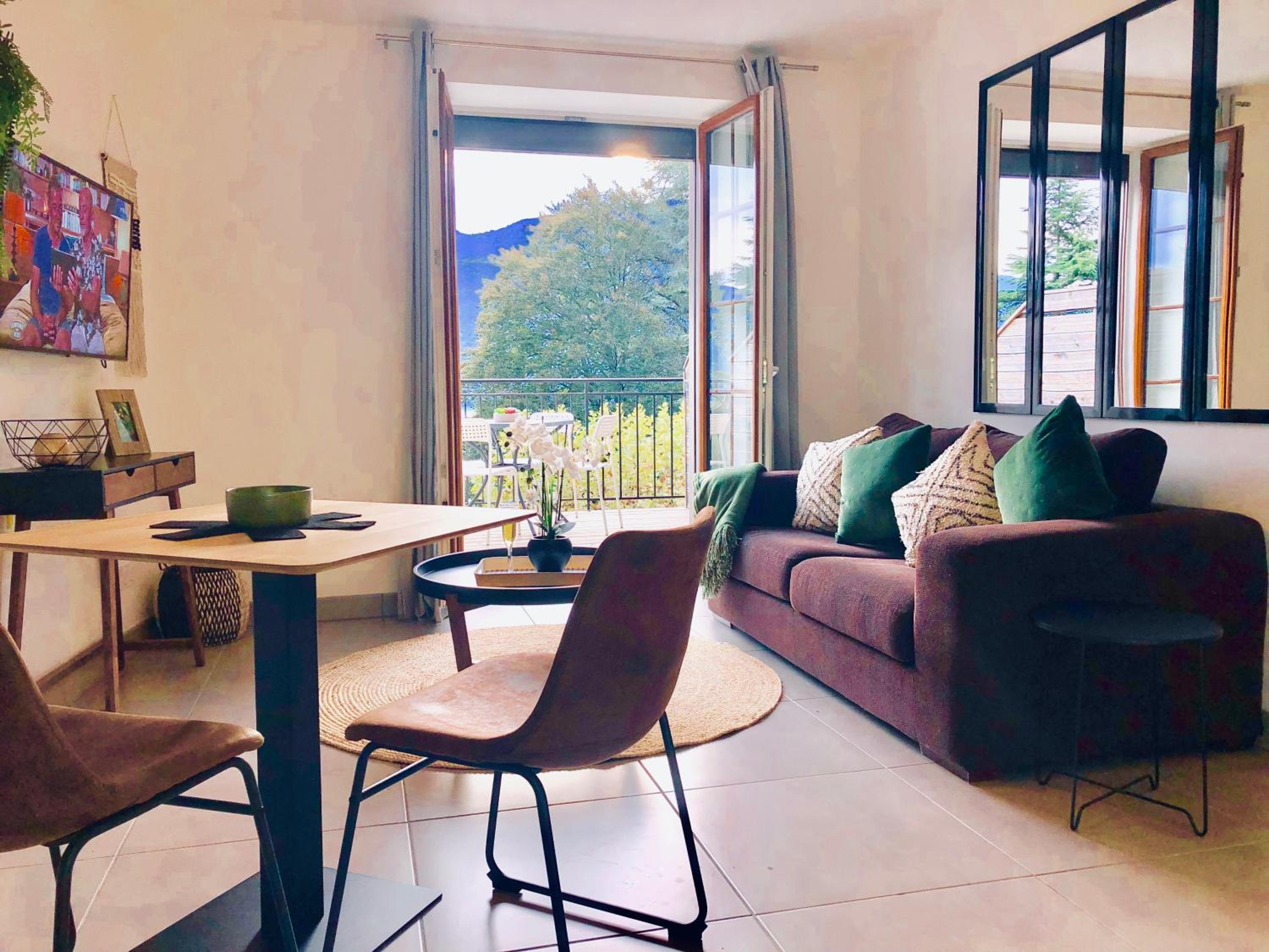 Appartement T2, vue lac, climatisé, parking, tout confort