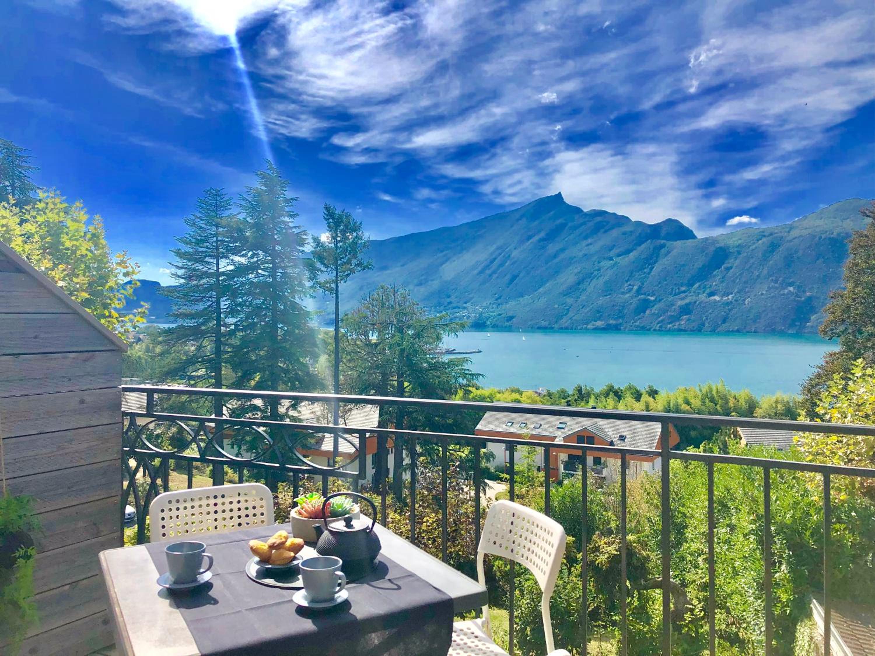 Appartement T2, vue lac, climatisé, parking, tout confort