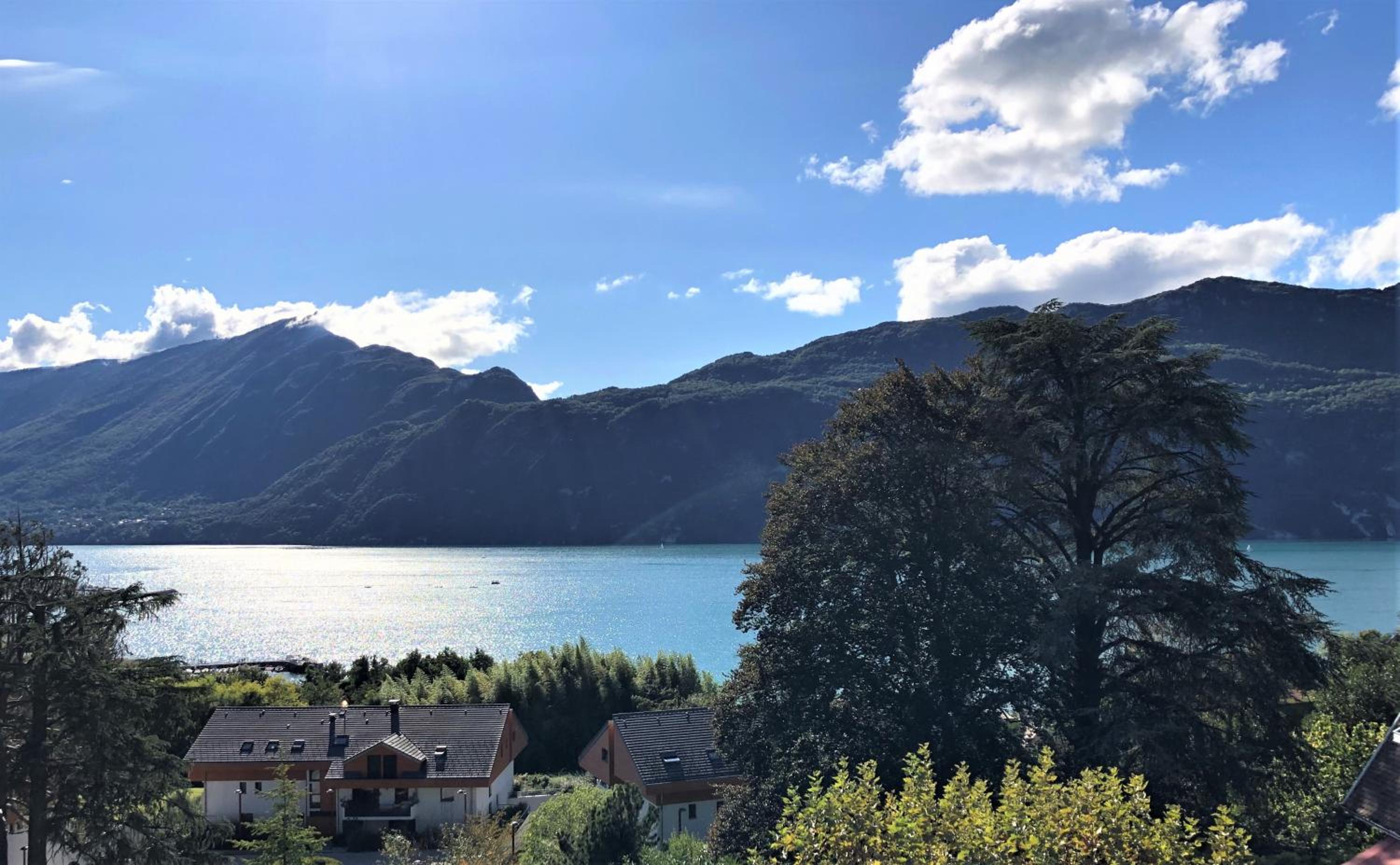 Appartement T2, vue lac, climatisé, parking, tout confort