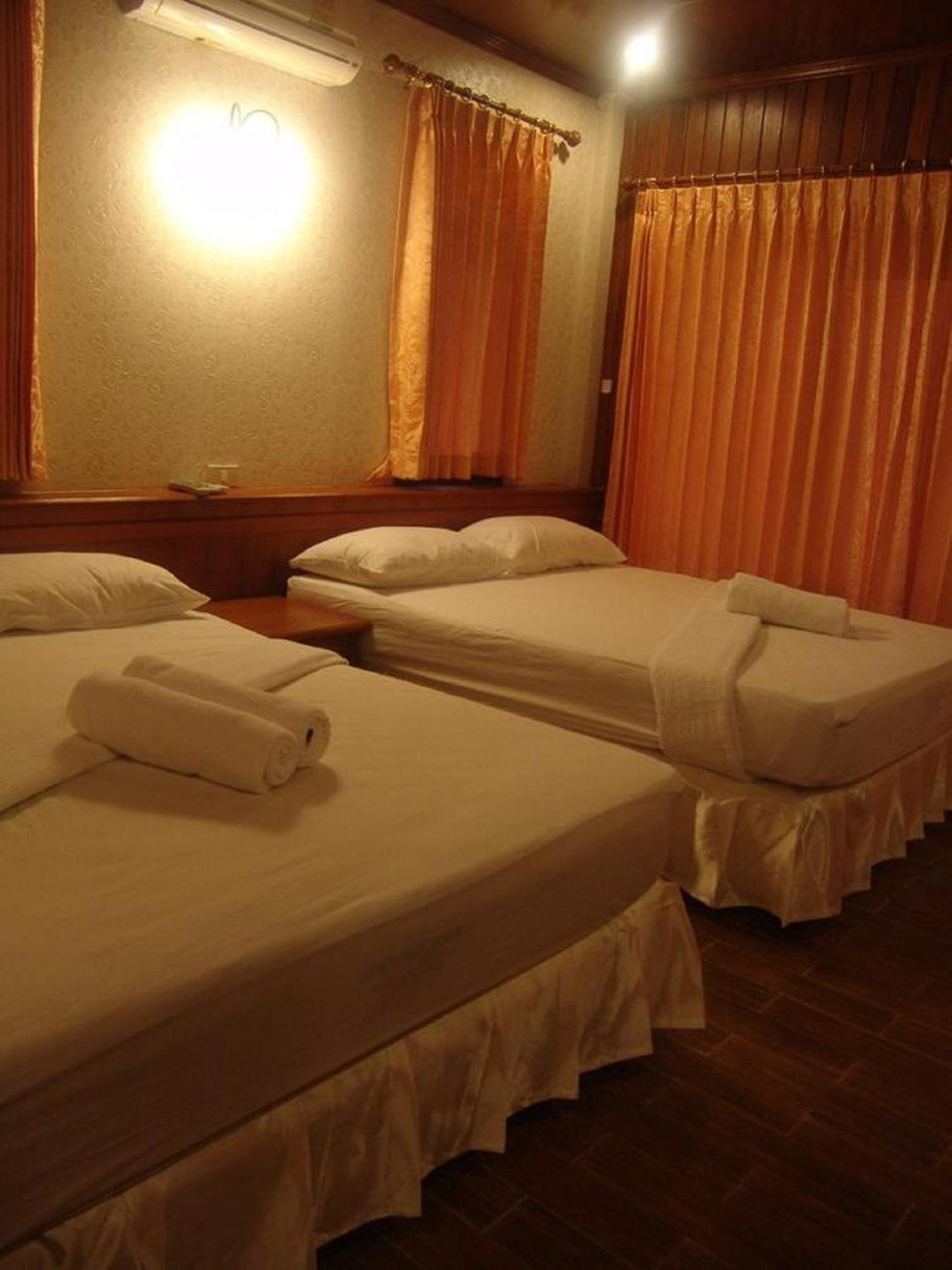 Mac's Bay Resort