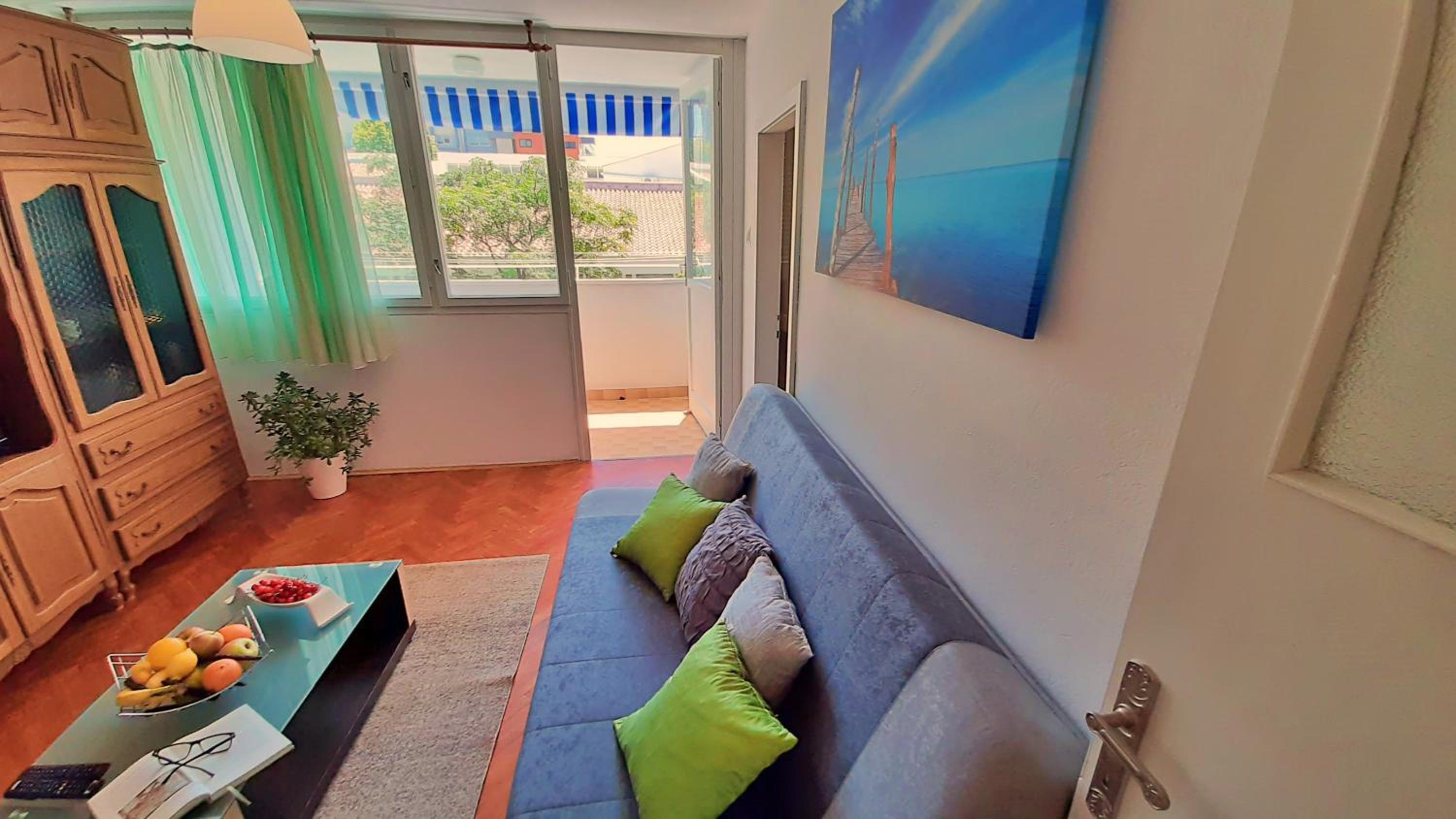 Town Center Apartment with Balcony view 4