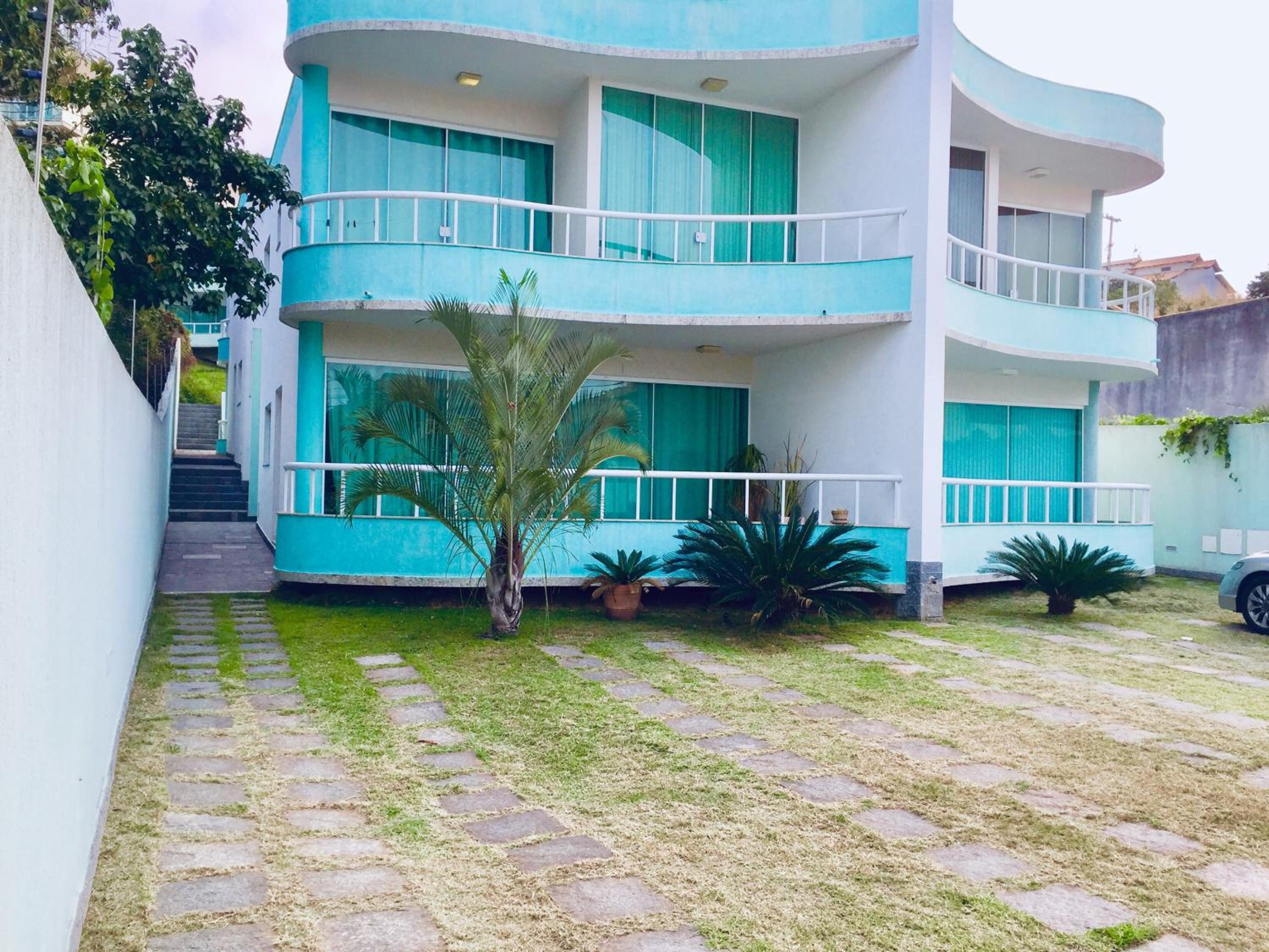 Casa confortável com varanda gourmet e 3 quartos com ar