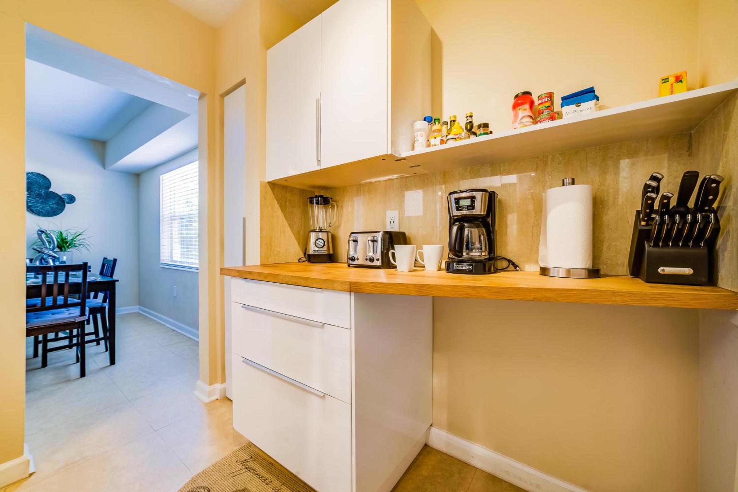 Hainsley Apartments at 1115 view 5