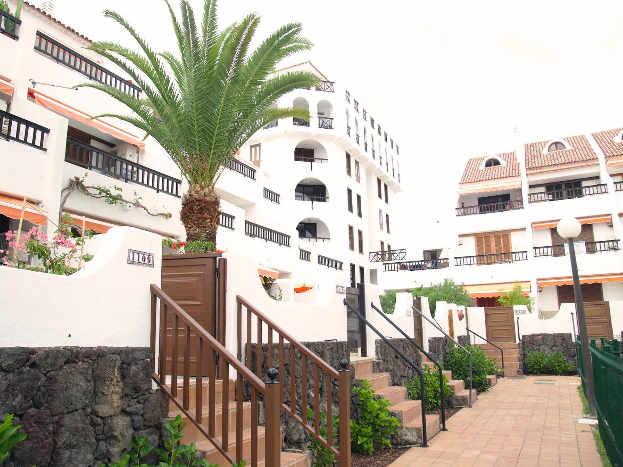 2 min Walk to Beach - Private Solarium Bungalow view 5