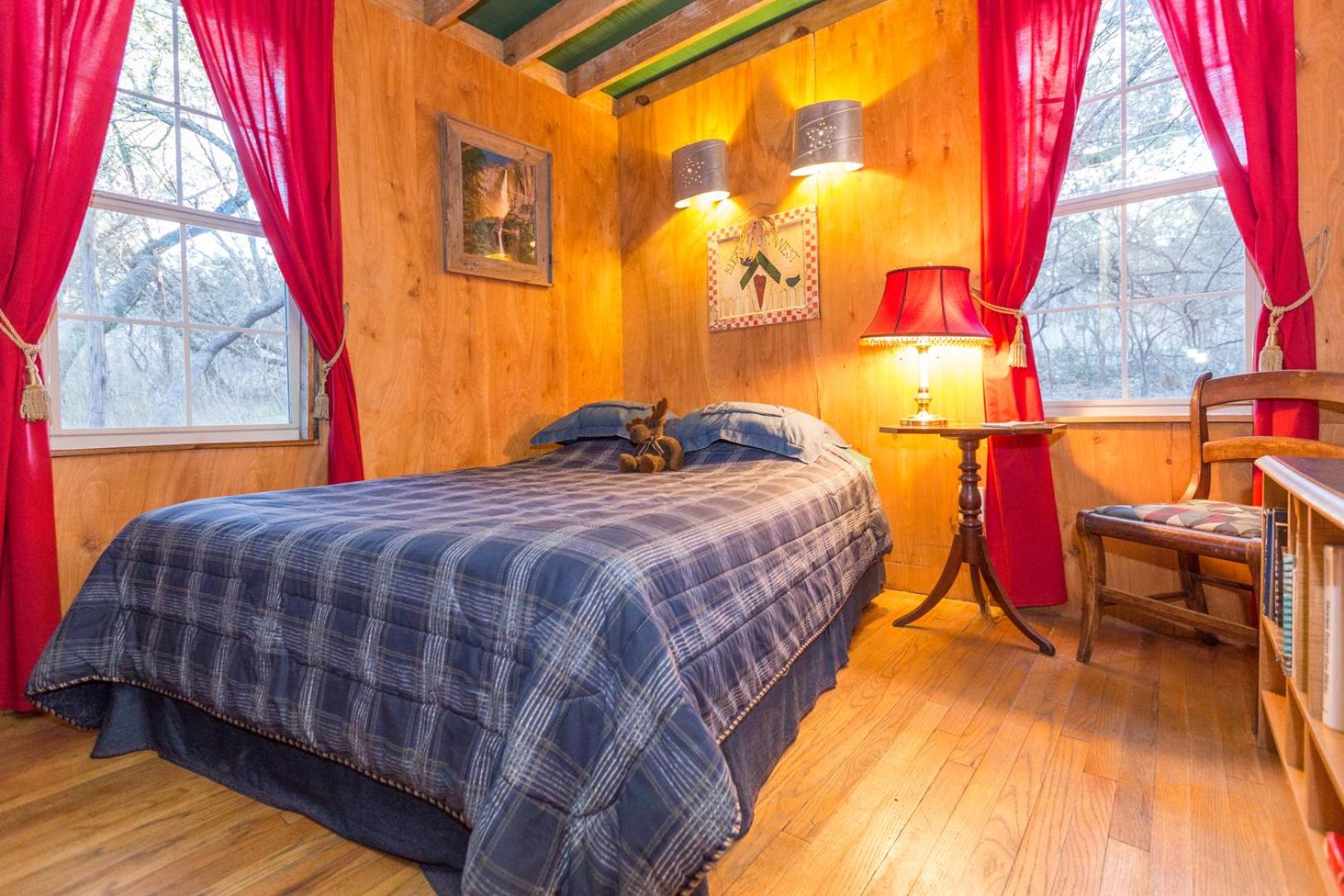Marble Falls Vacations - The Firehouse at Creekside Camp  Cabins - Property Image 10