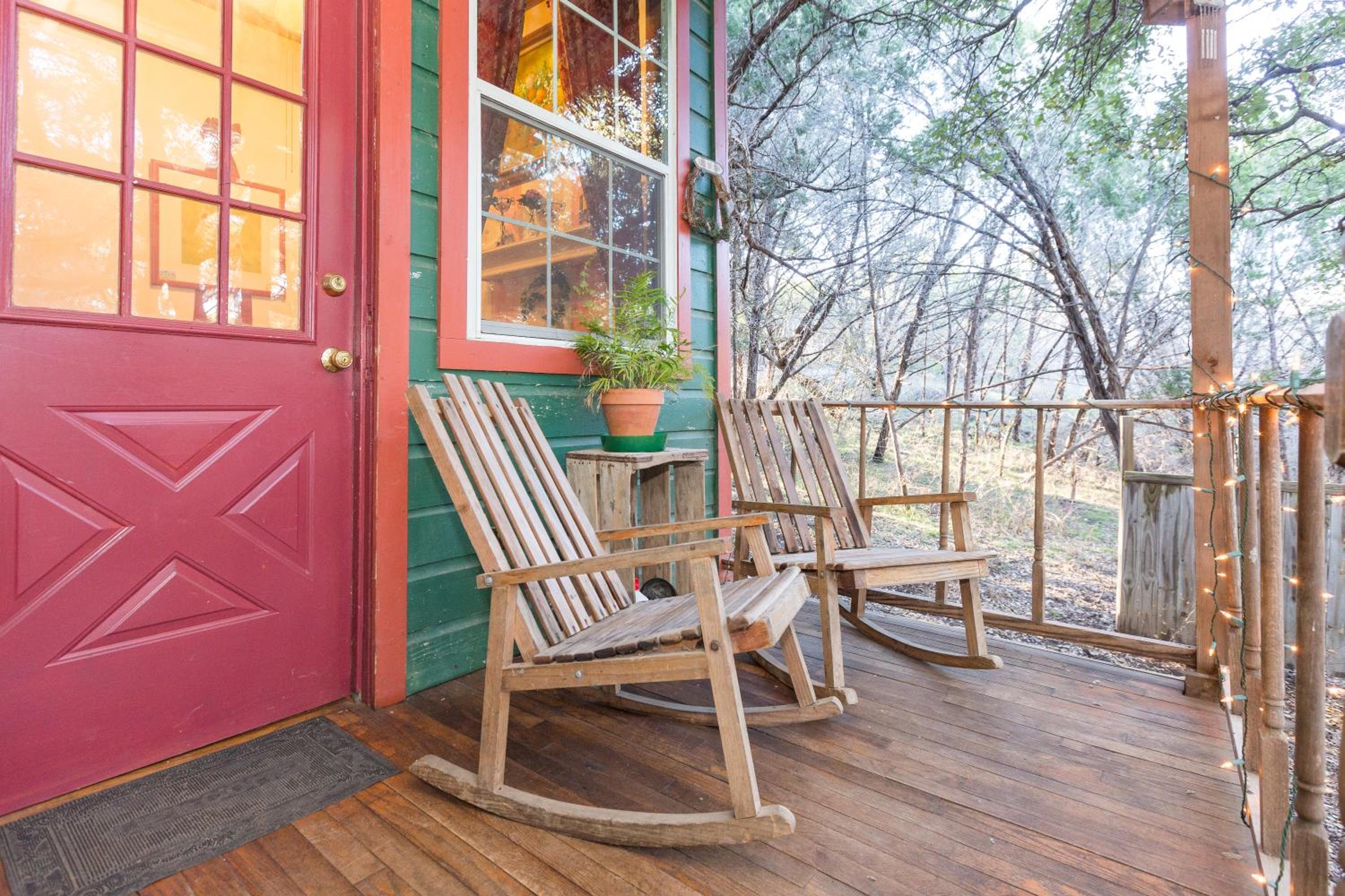 The Victorian Cottage at Creekside Camp & Cabins - main view